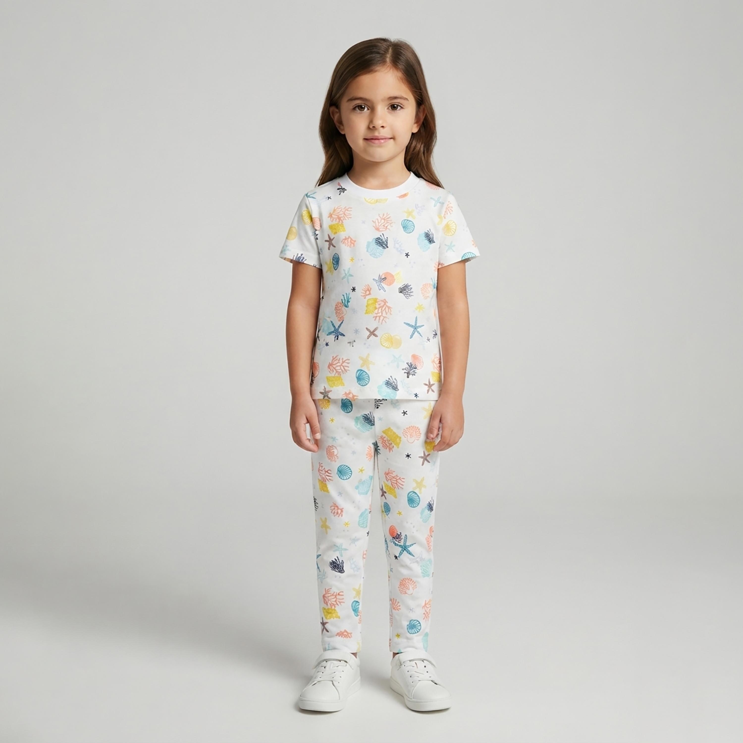طقم تيشرت بأكمام قصيرة وبنطال بيجامة بطبعة قواقع البحر ونجم البحر من بيبي كلو-baby-girls-clothing-setsandcoords-image-1