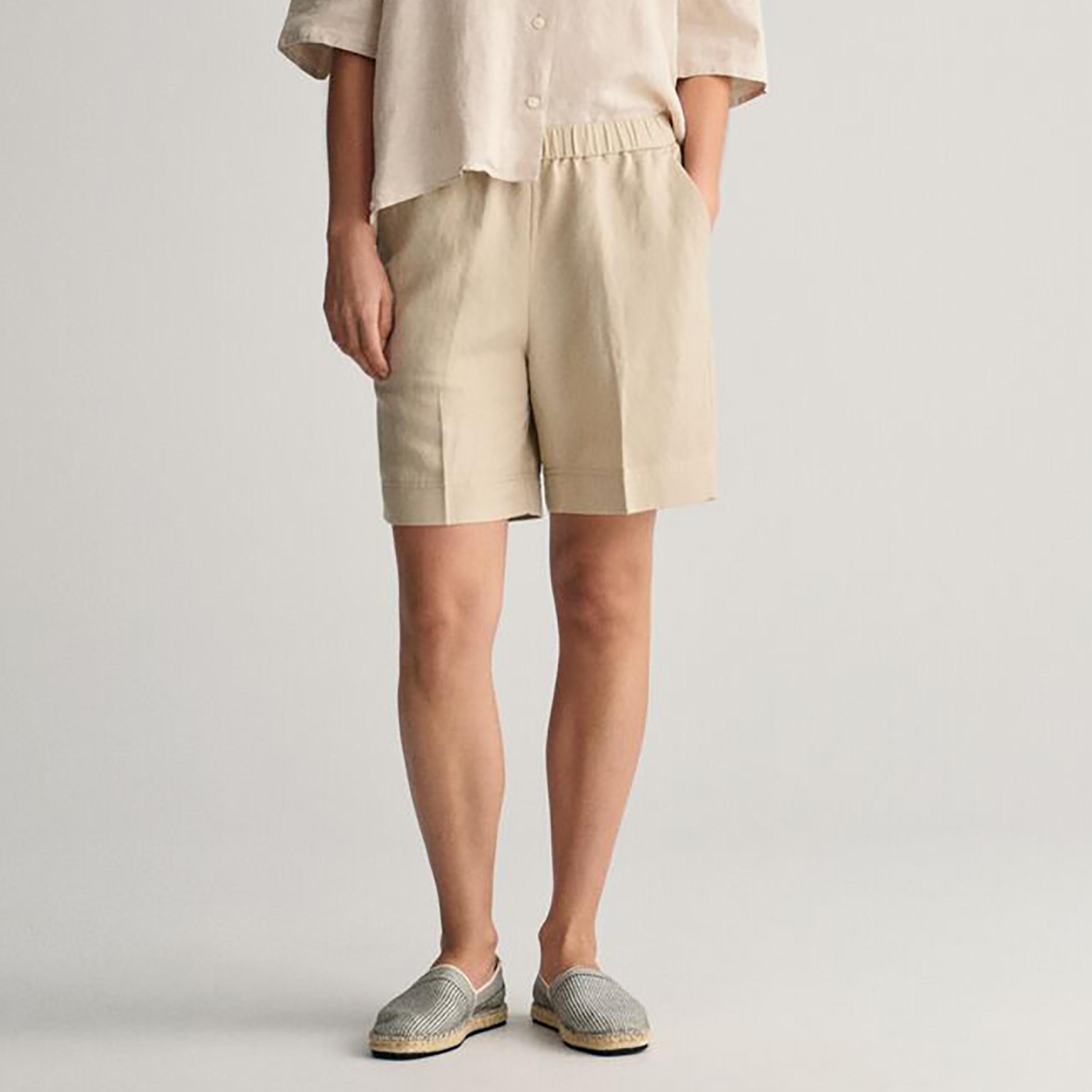 Gant شورت متوسط ​​الارتفاع بجيب مائل وحزام مطاطي-women-clothing-bottoms-shorts-image-5