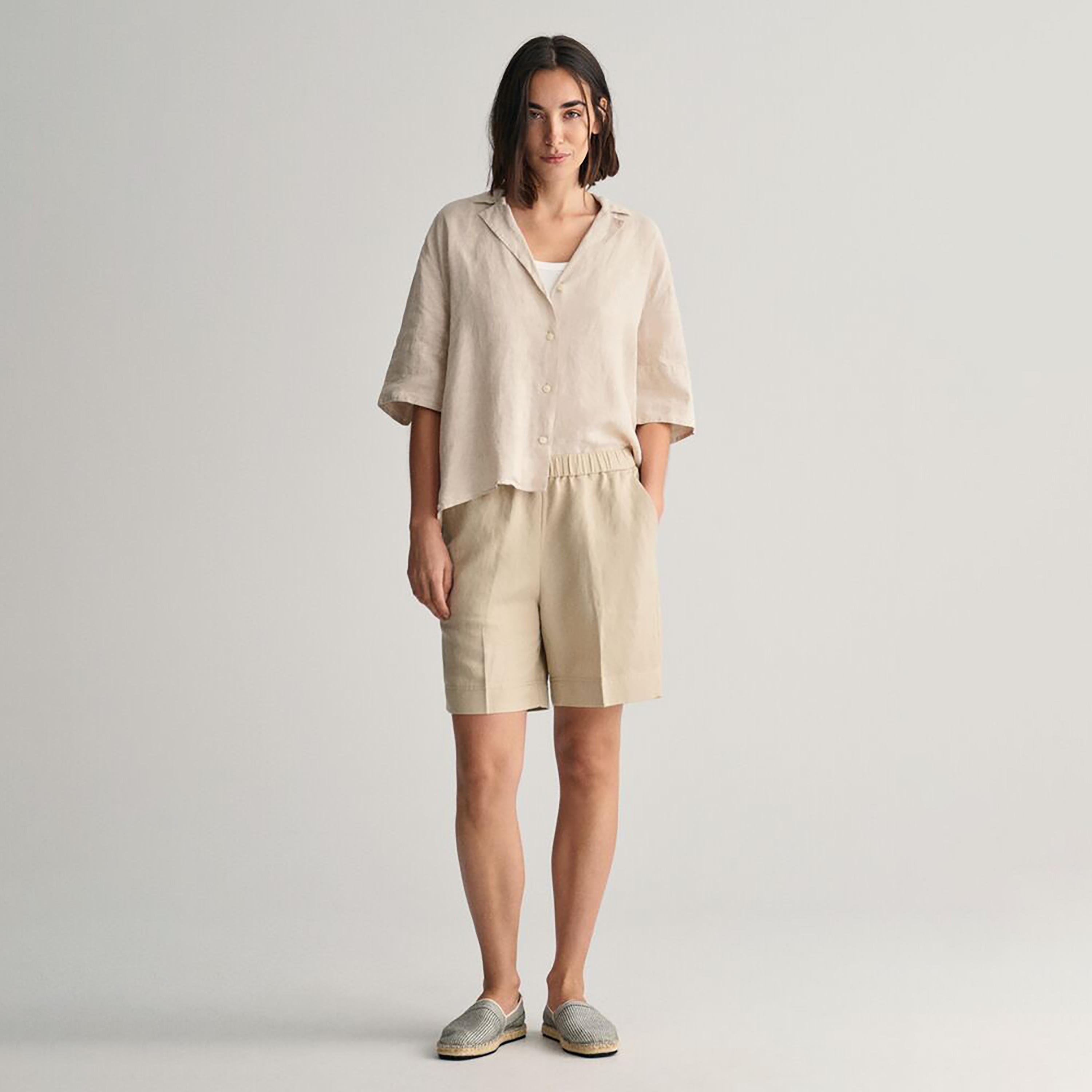 Gant شورت متوسط ​​الارتفاع بجيب مائل وحزام مطاطي-women-clothing-bottoms-shorts-image-6