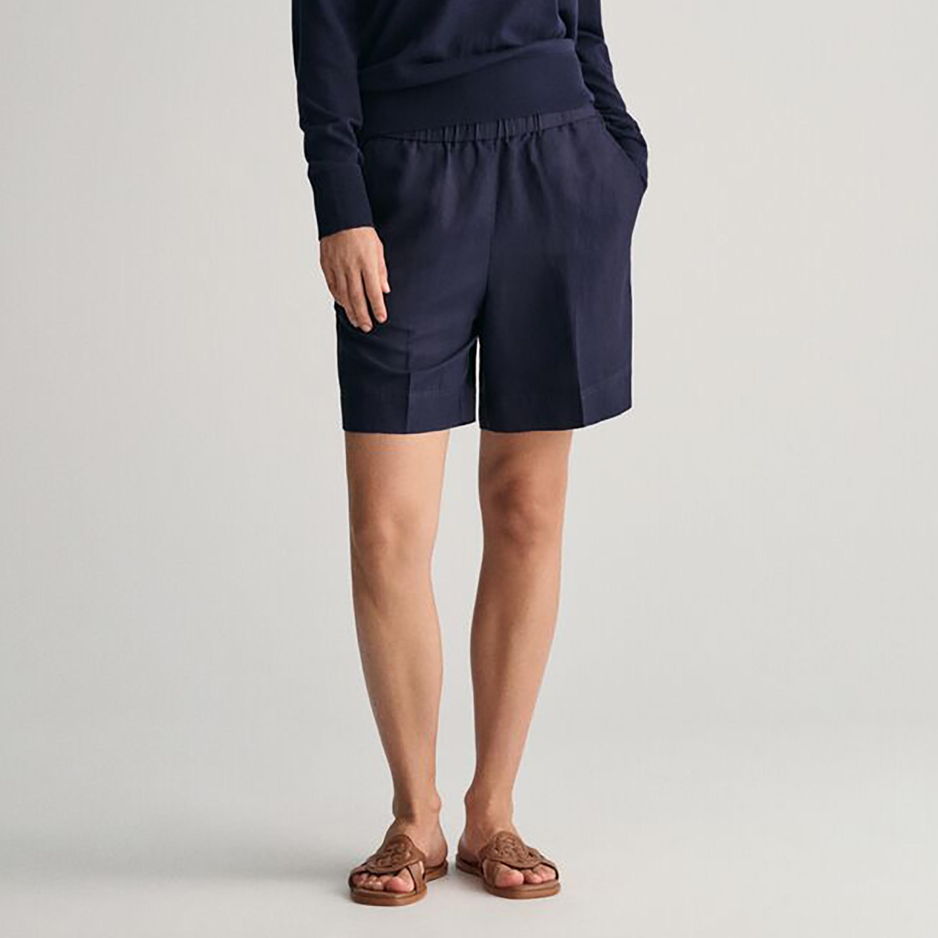 Gant شورت متوسط ​​الارتفاع بجيب مائل وحزام مطاطي-women-clothing-bottoms-shorts-image-9