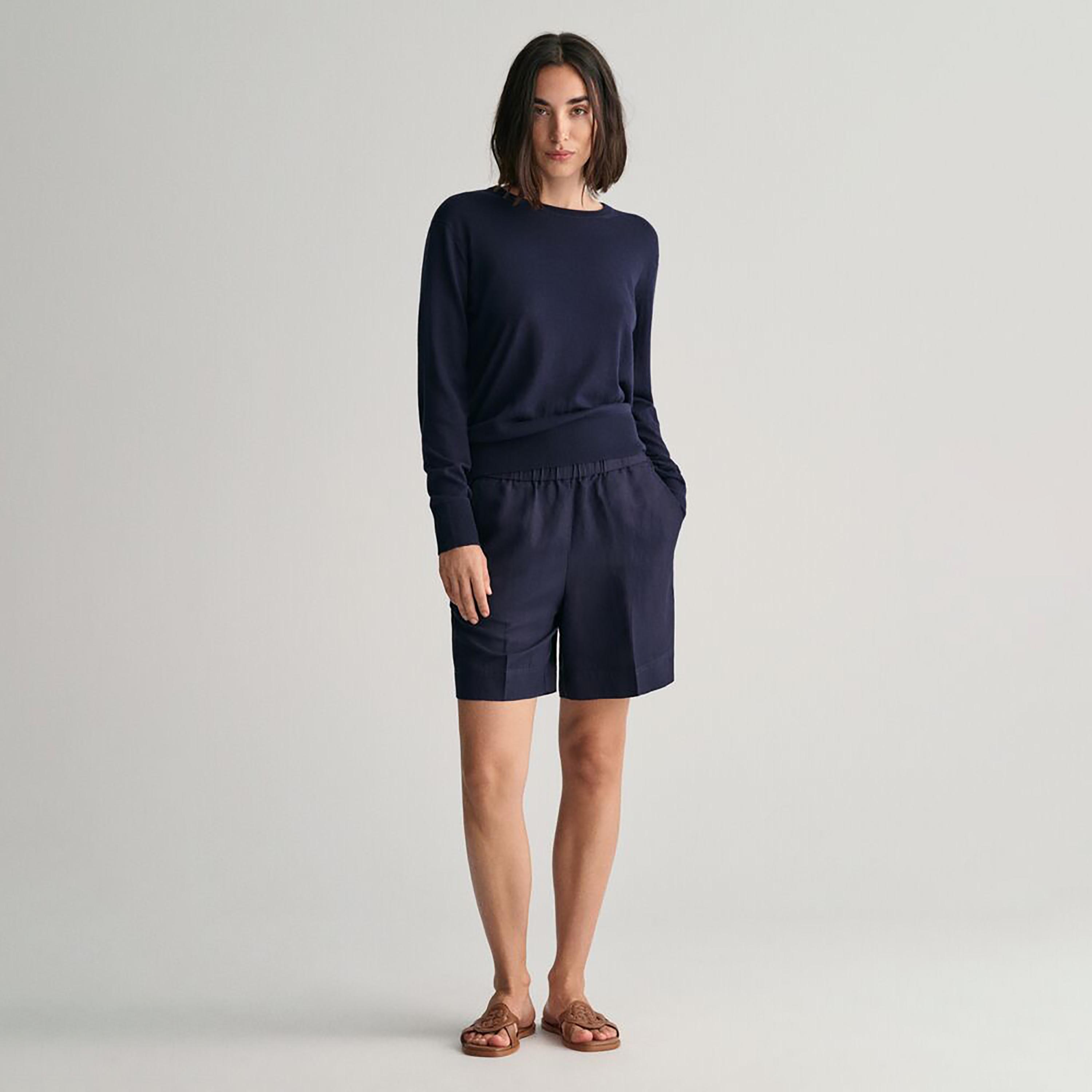 Gant شورت متوسط ​​الارتفاع بجيب مائل وحزام مطاطي-women-clothing-bottoms-shorts-image-10