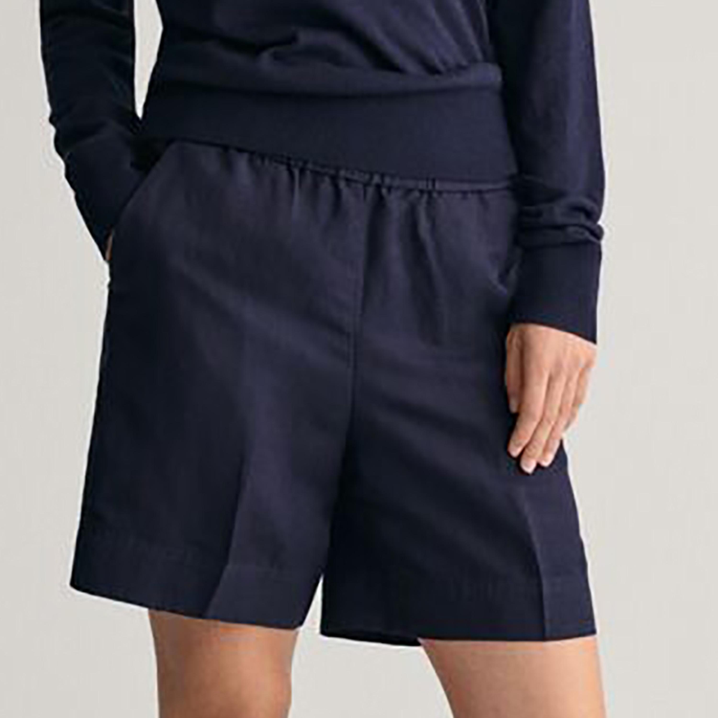 Gant شورت متوسط ​​الارتفاع بجيب مائل وحزام مطاطي-women-clothing-bottoms-shorts-image-11