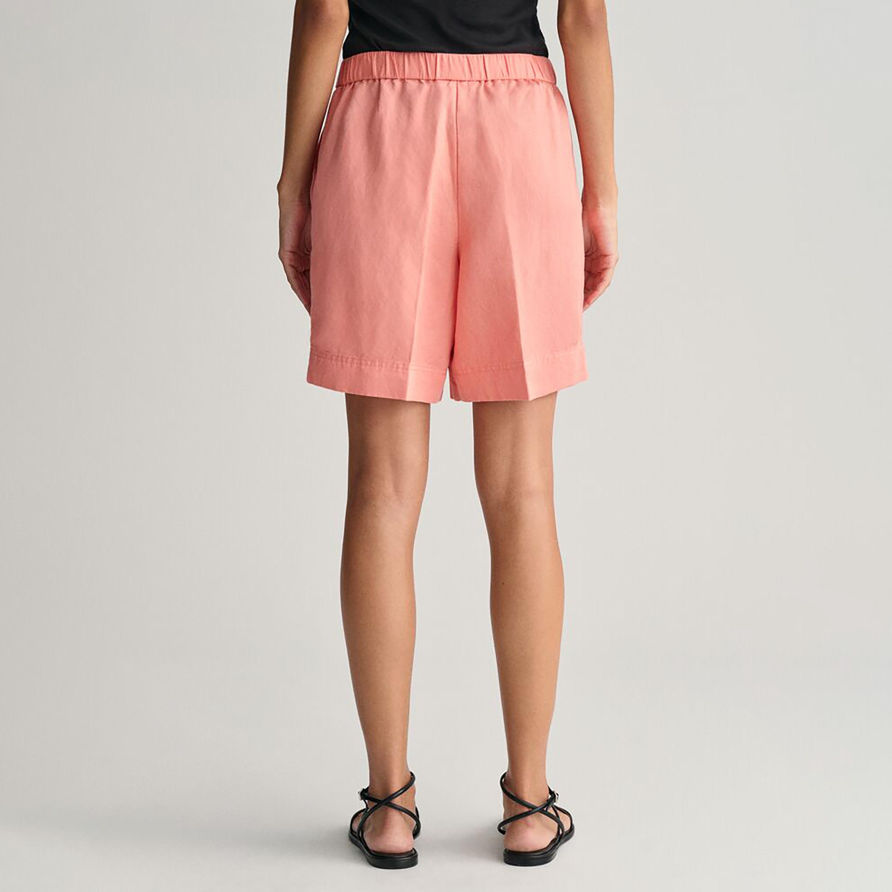 Gant شورت متوسط ​​الارتفاع بجيب مائل وحزام مطاطي-women-clothing-bottoms-shorts-image-15
