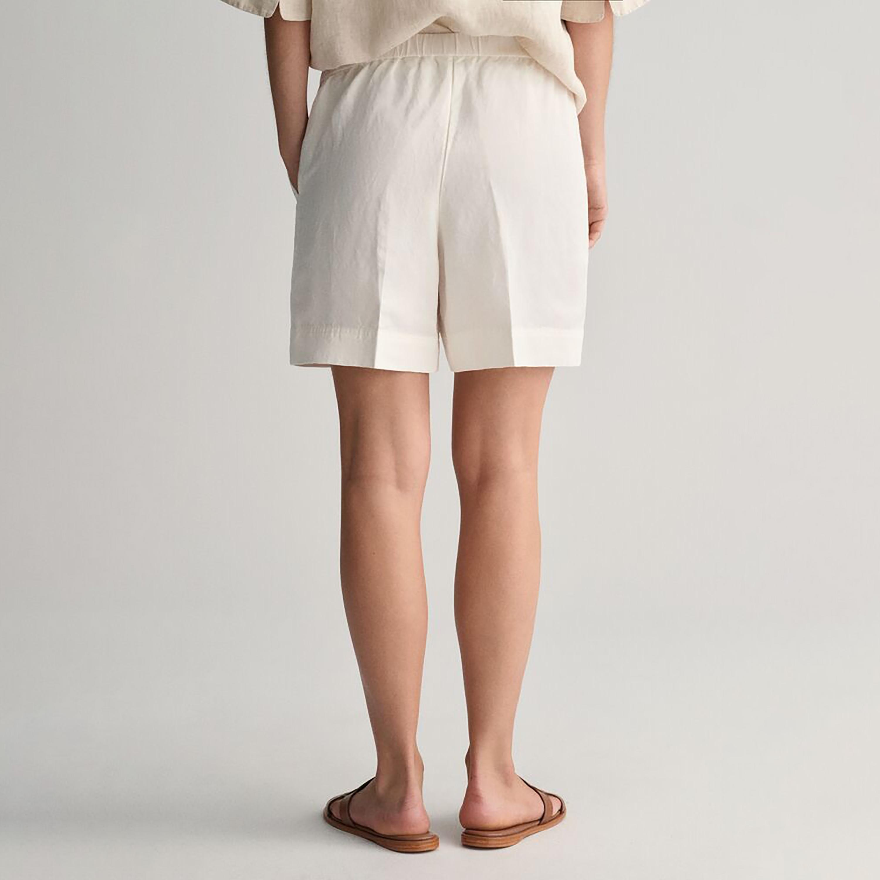 Gant Plain Mid-Rise Slanted Pocket Elasticated Waistband Shorts-women-clothing-bottoms-shorts-image-4