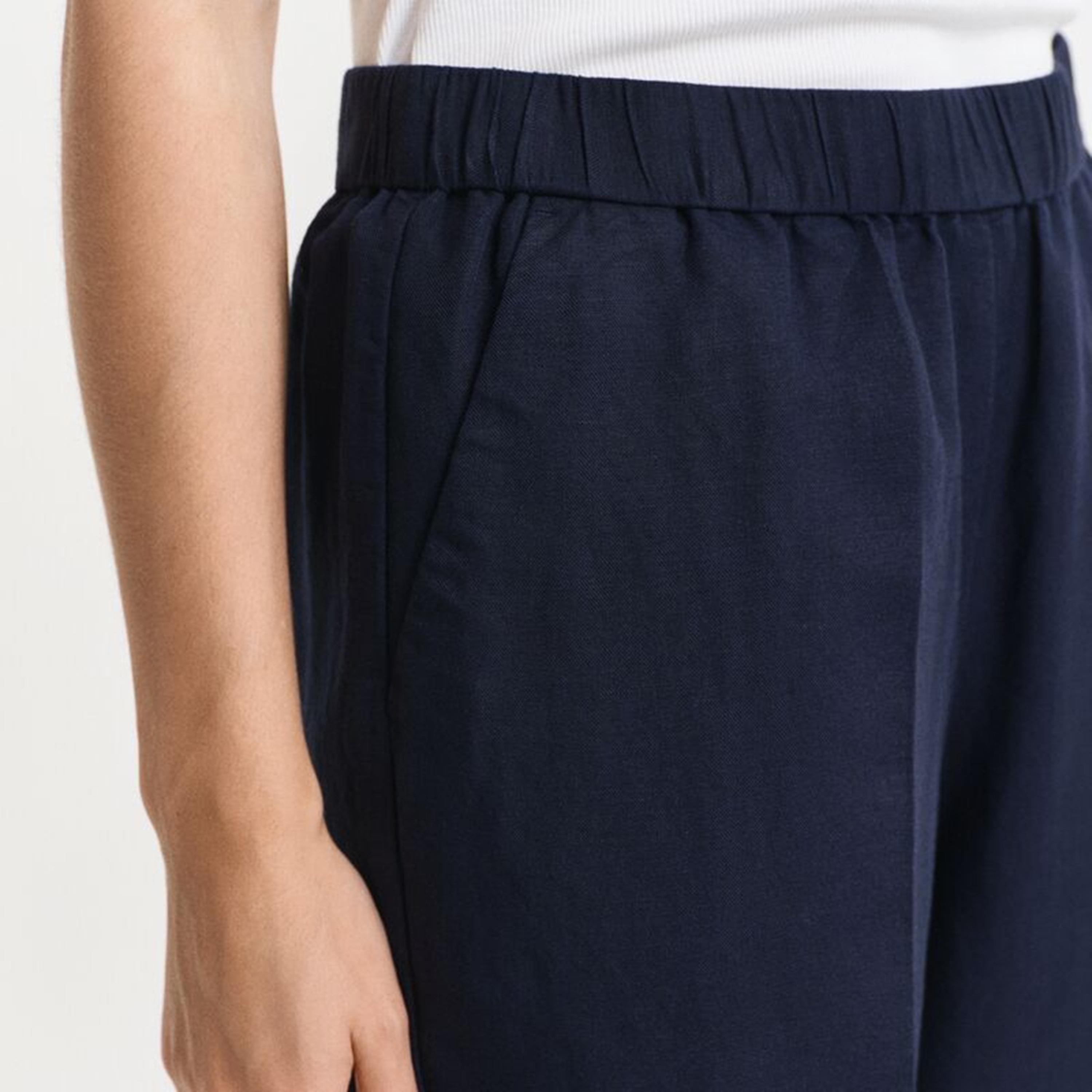 Gant Plain Mid Rise Elasticated Waist Women's Shorts-women-clothing-bottoms-shorts-image-3