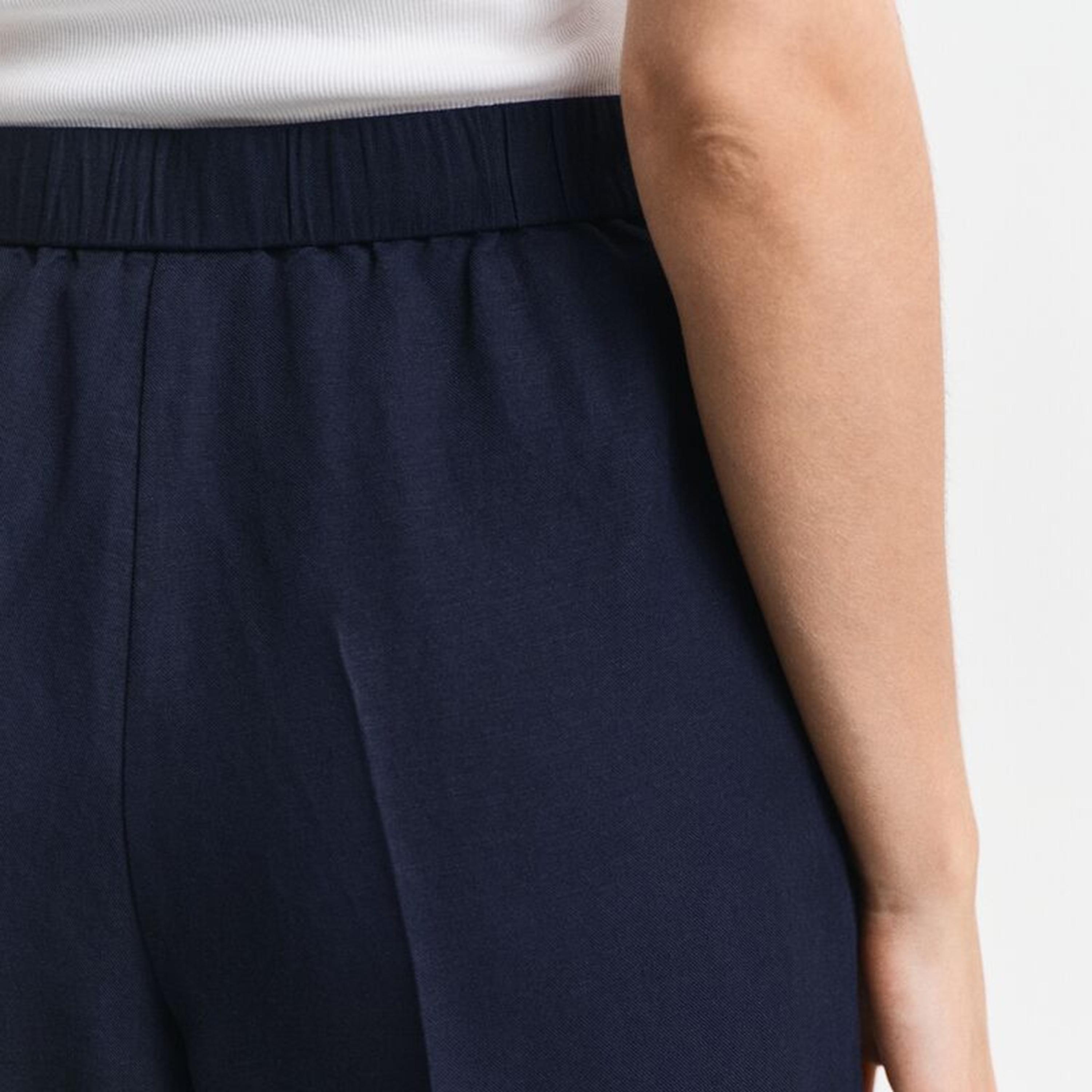 Gant Plain Mid Rise Elasticated Waist Women's Shorts-women-clothing-bottoms-shorts-image-5