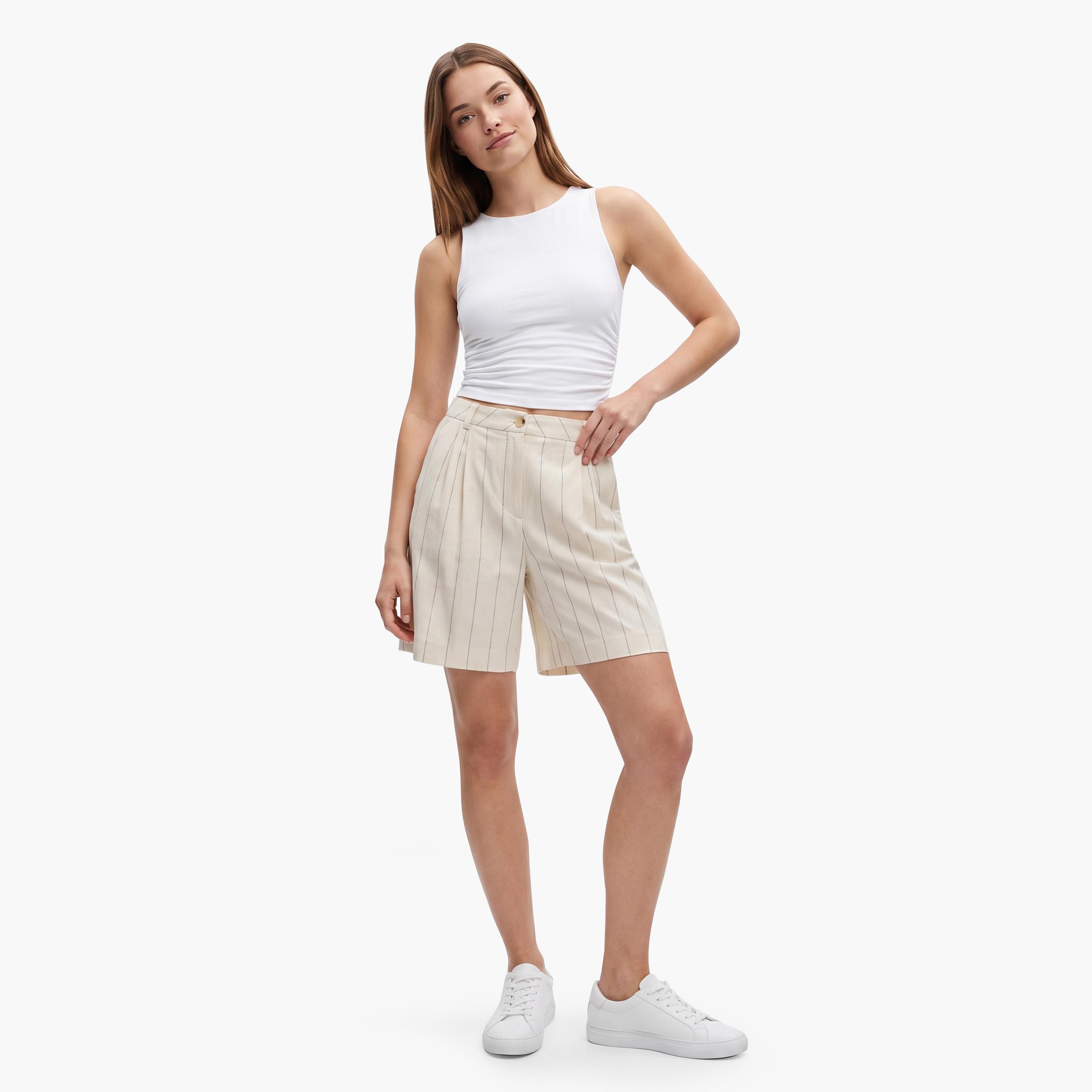 شورت نسائي مخطط من الكتان بخصر متوسط الارتفاع من غانت-women-clothing-shorts-image-3