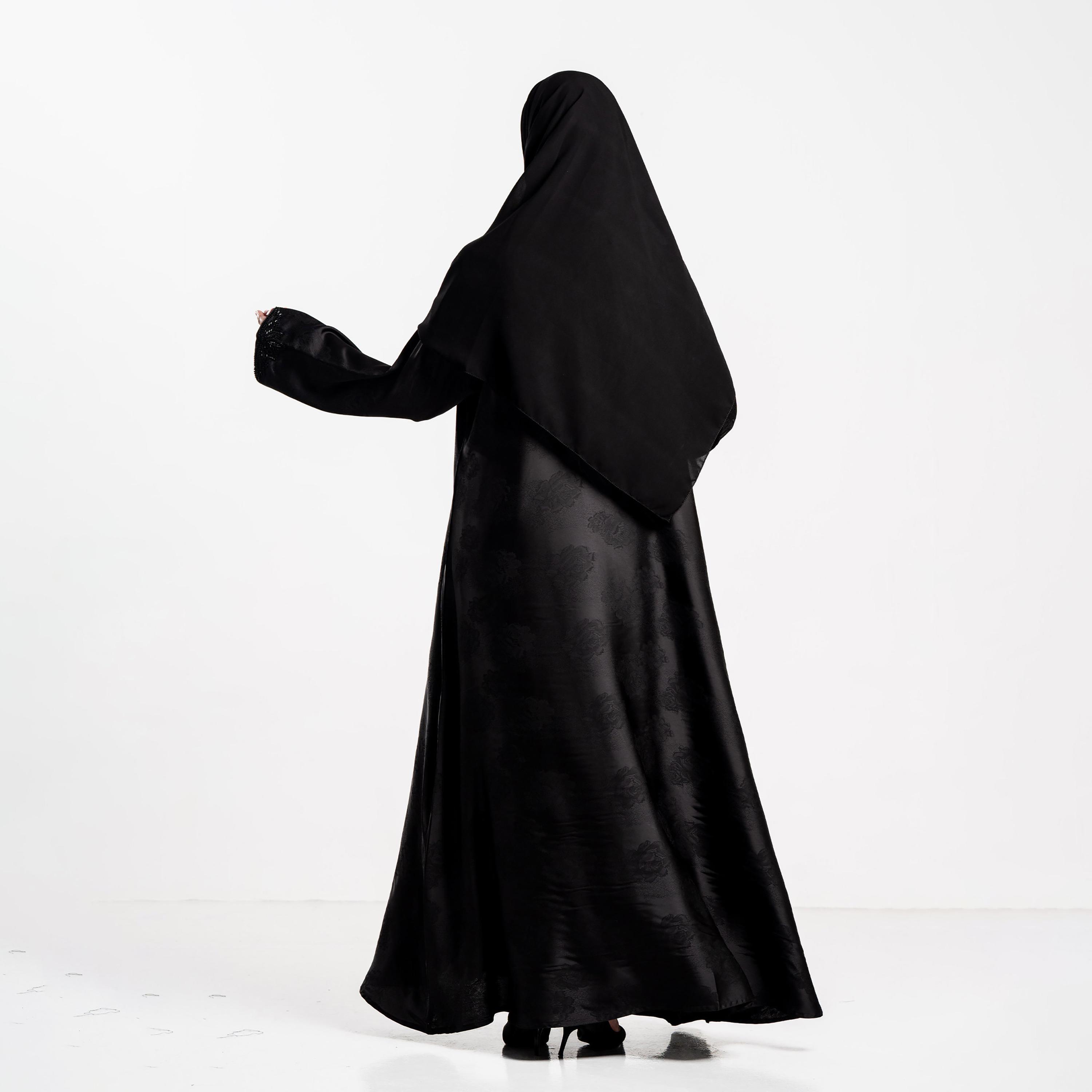عباءة سوداء بطبعة زهور مع حجاب للنساء من زاهية-women-arabicclothing-abayas-image-3