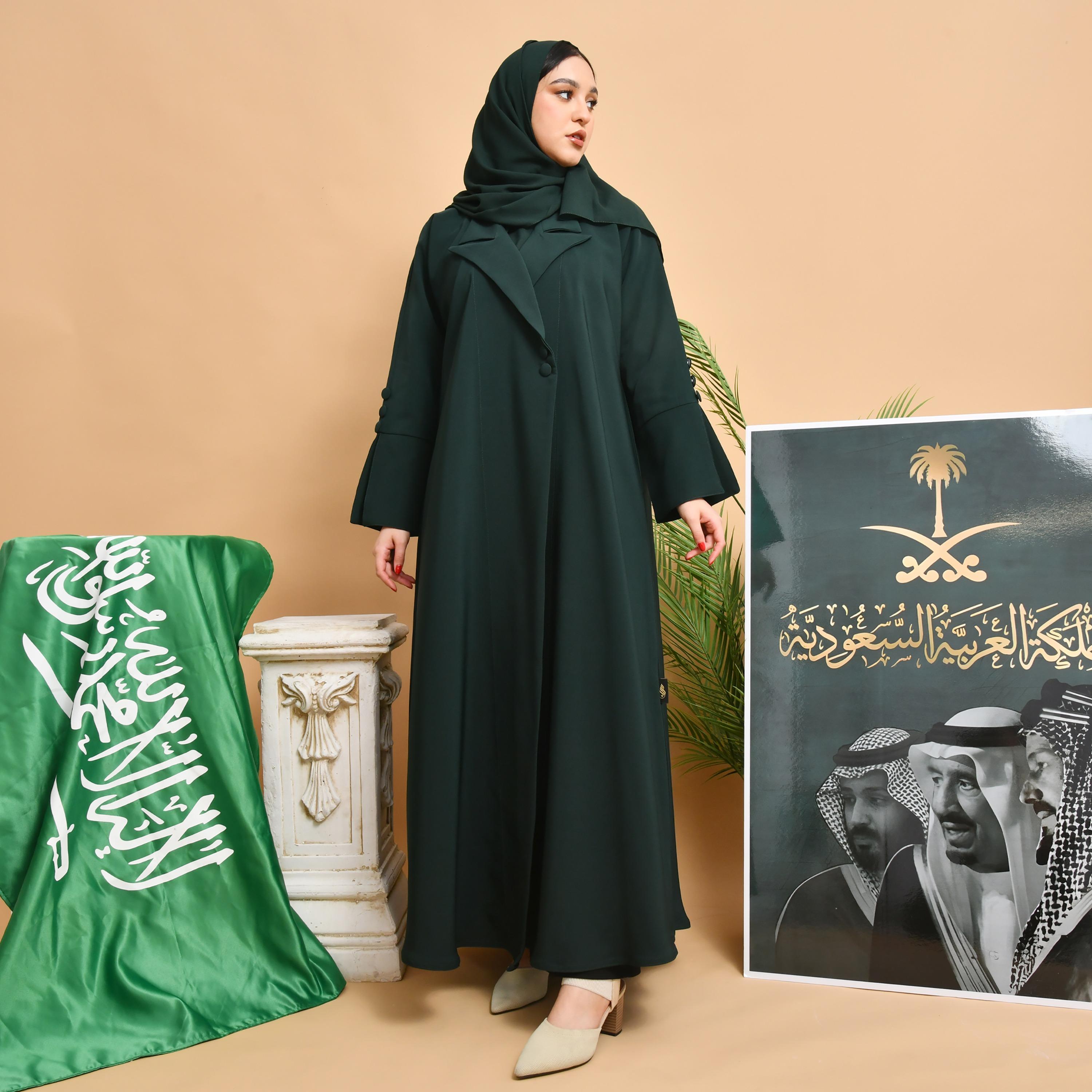  عباية نسائية باللون الأخضر من الكريب مع ياقة طية صدر باكمام مشقوقة وحجاب من حوراء-women-arabicclothing-abayas-image-1