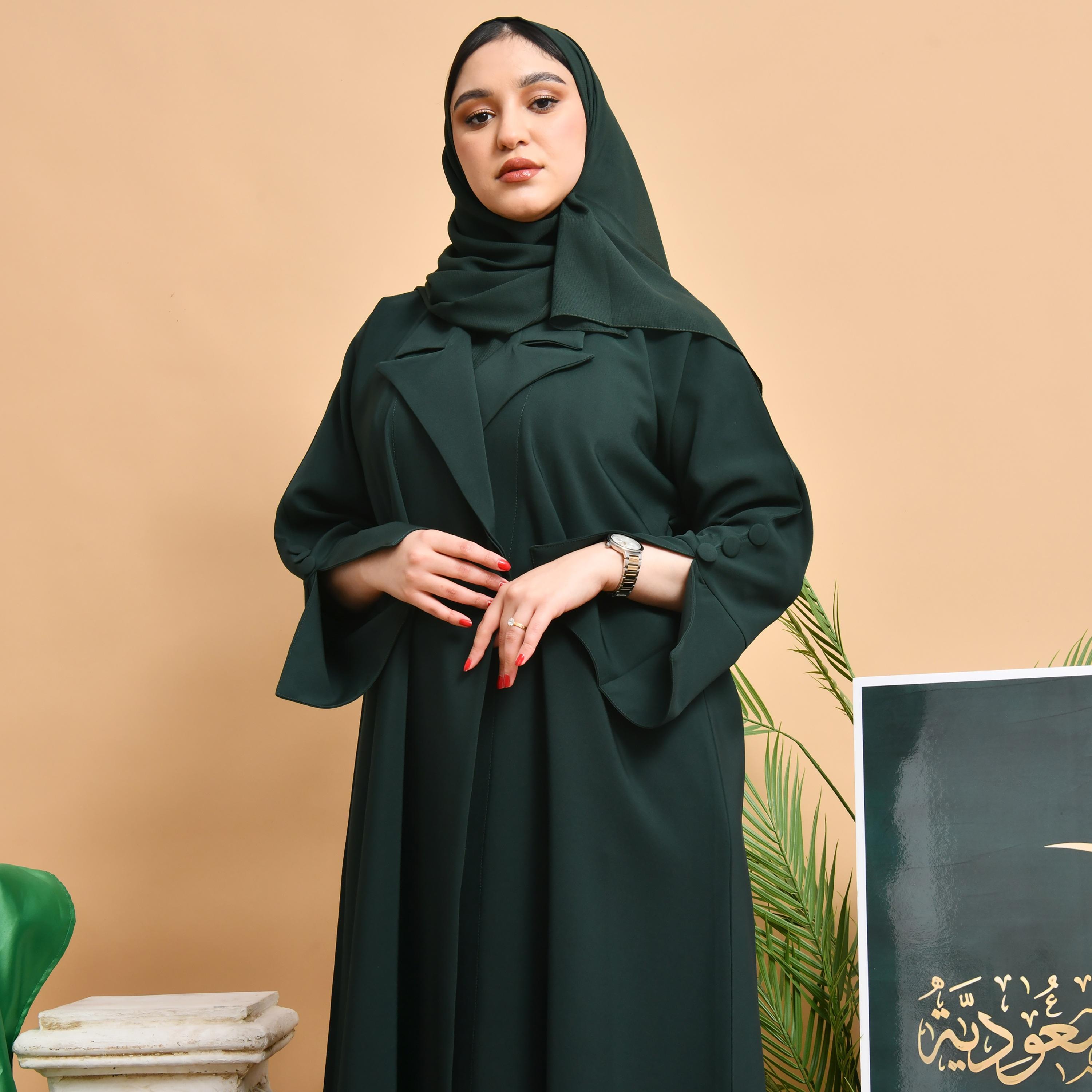  عباية نسائية باللون الأخضر من الكريب مع ياقة طية صدر باكمام مشقوقة وحجاب من حوراء-women-arabicclothing-abayas-image-2