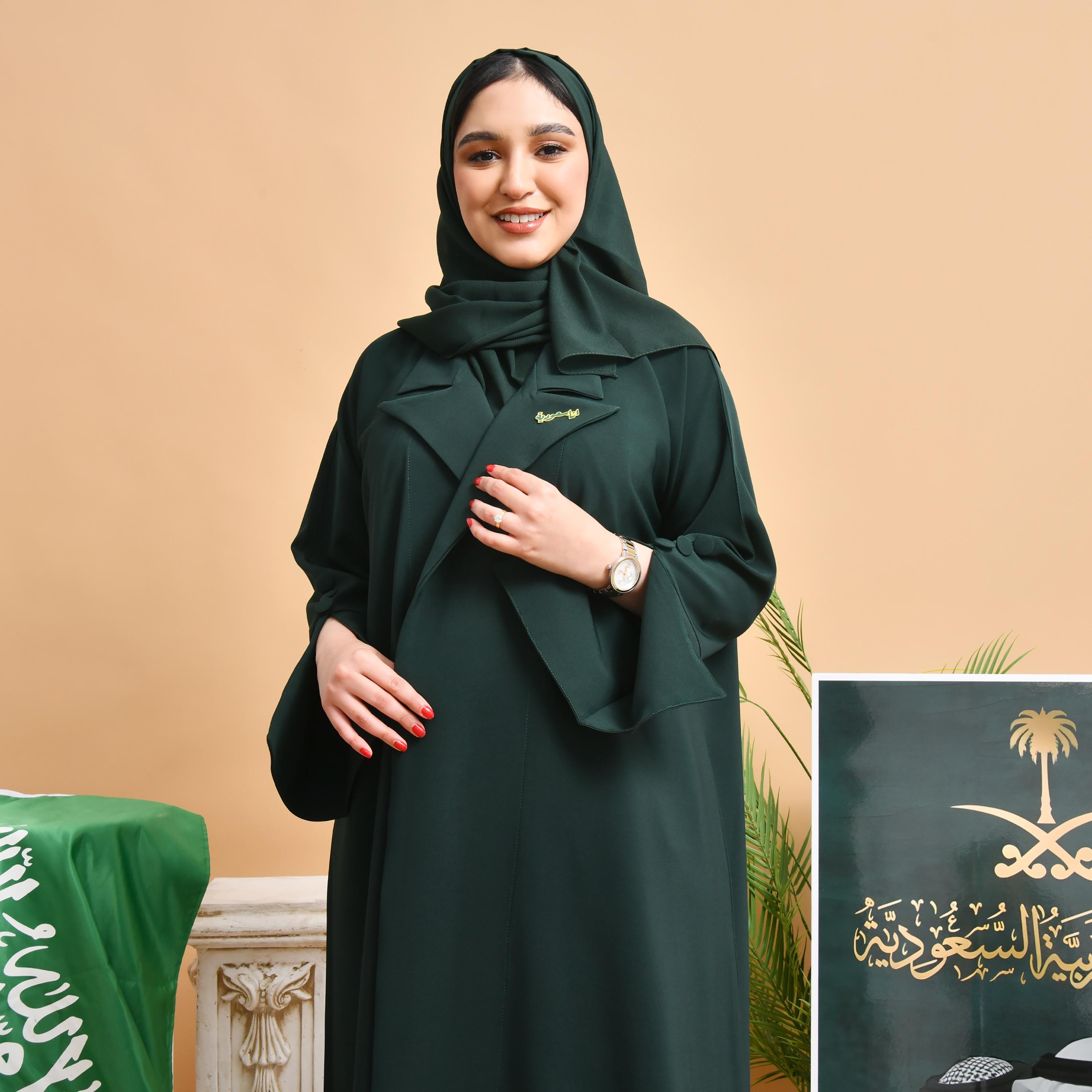  عباية نسائية باللون الأخضر من الكريب مع ياقة طية صدر باكمام مشقوقة وحجاب من حوراء-women-arabicclothing-abayas-image-4