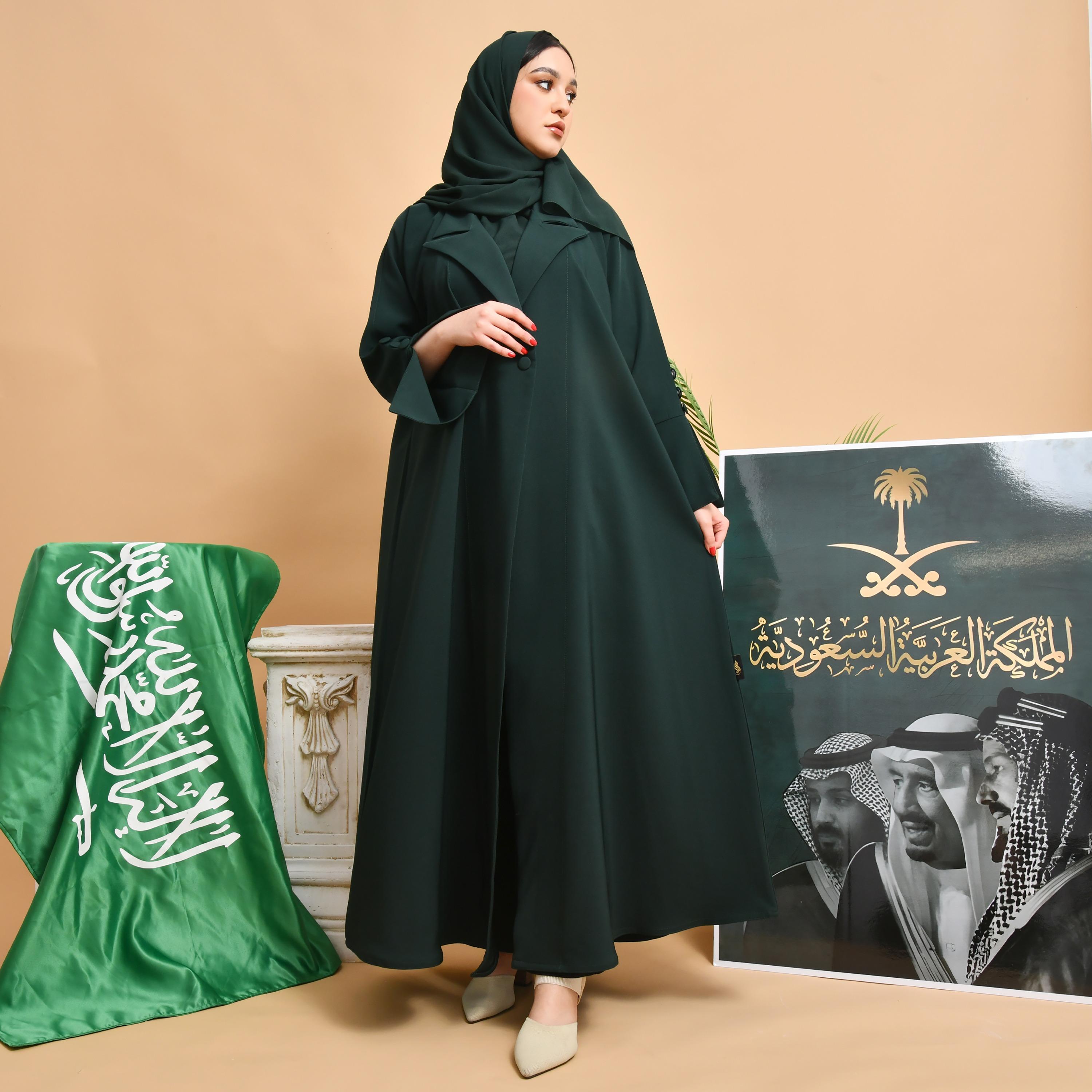  عباية نسائية باللون الأخضر من الكريب مع ياقة طية صدر باكمام مشقوقة وحجاب من حوراء-women-arabicclothing-abayas-image-6