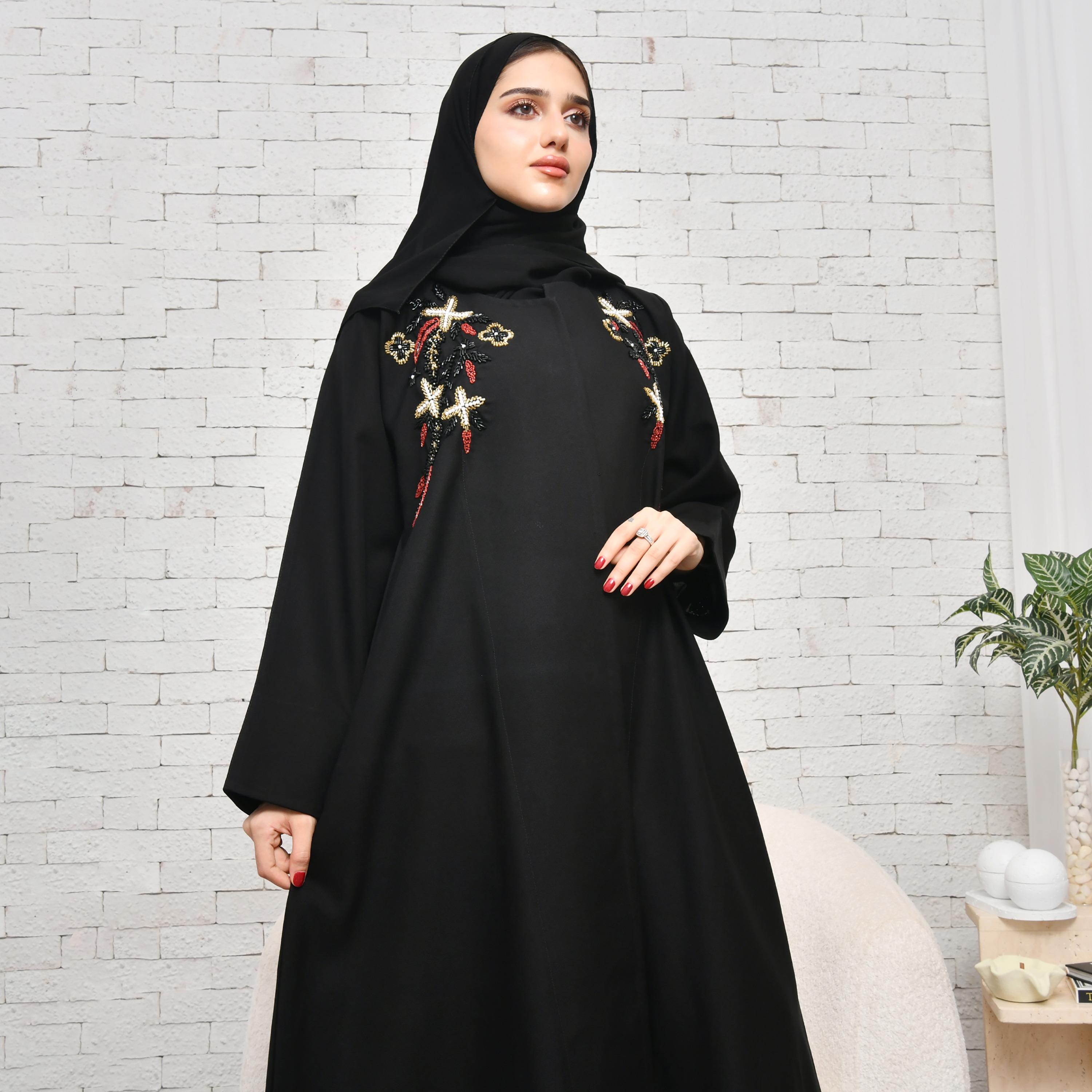  عباية نسائية من الكريب المطرز باللون الأسود مع الحجاب من حوراء-women-arabicclothing-abayas-image-2