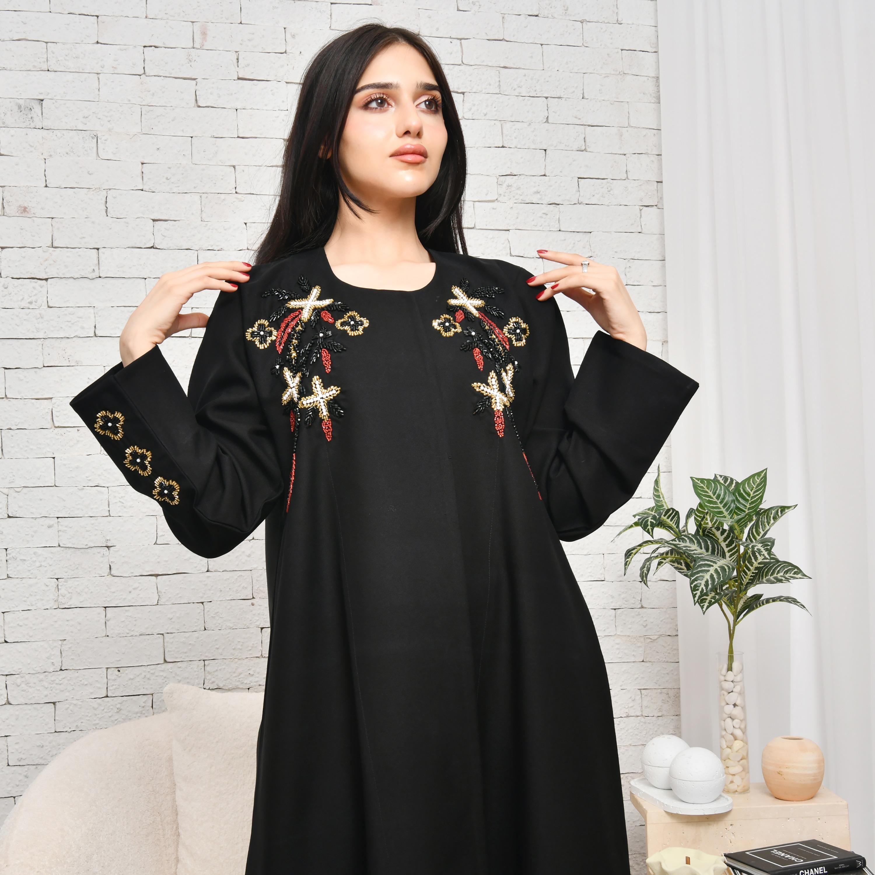 عباية نسائية من الكريب المطرز باللون الأسود مع الحجاب من حوراء-women-arabicclothing-abayas-image-3