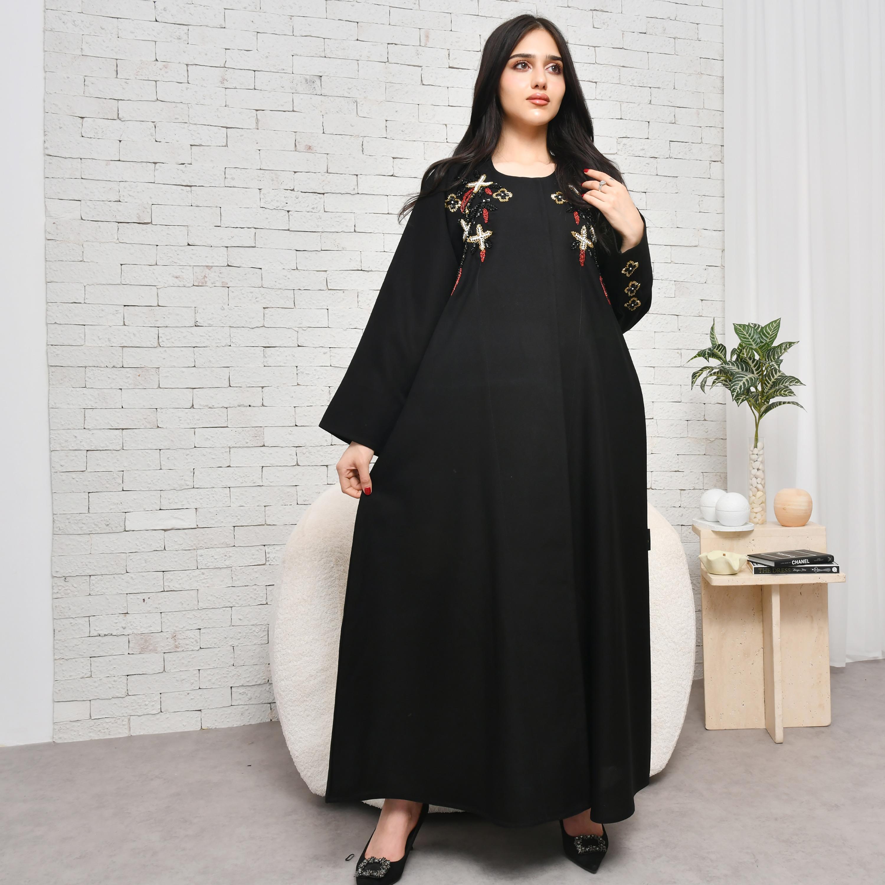  عباية نسائية من الكريب المطرز باللون الأسود مع الحجاب من حوراء-women-arabicclothing-abayas-image-4