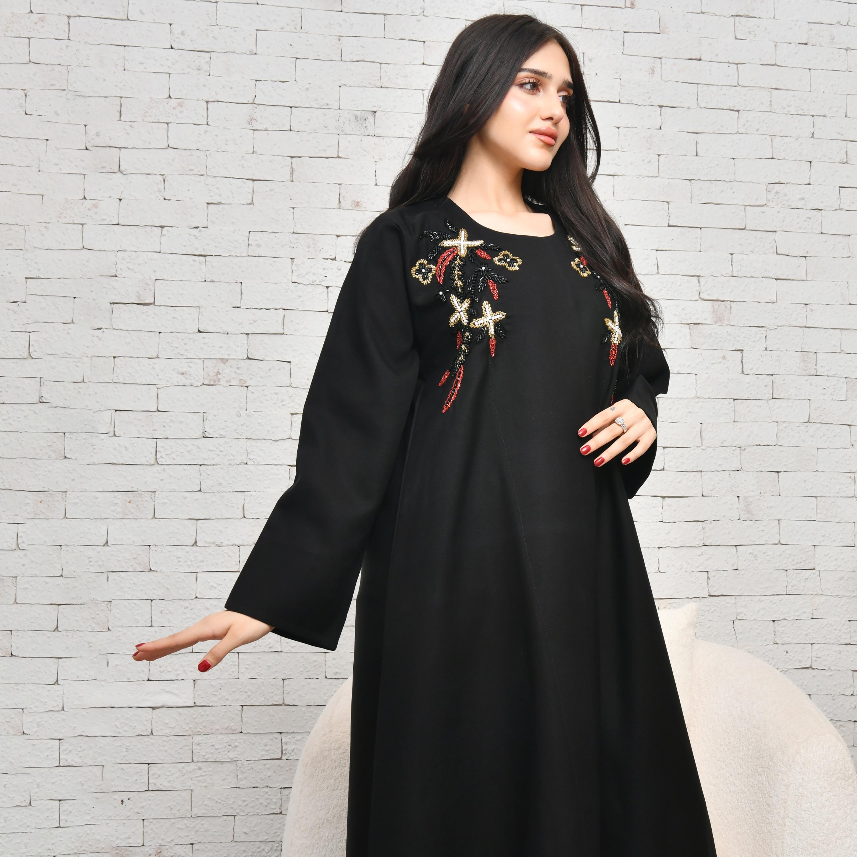  عباية نسائية من الكريب المطرز باللون الأسود مع الحجاب من حوراء-women-arabicclothing-abayas-image-5