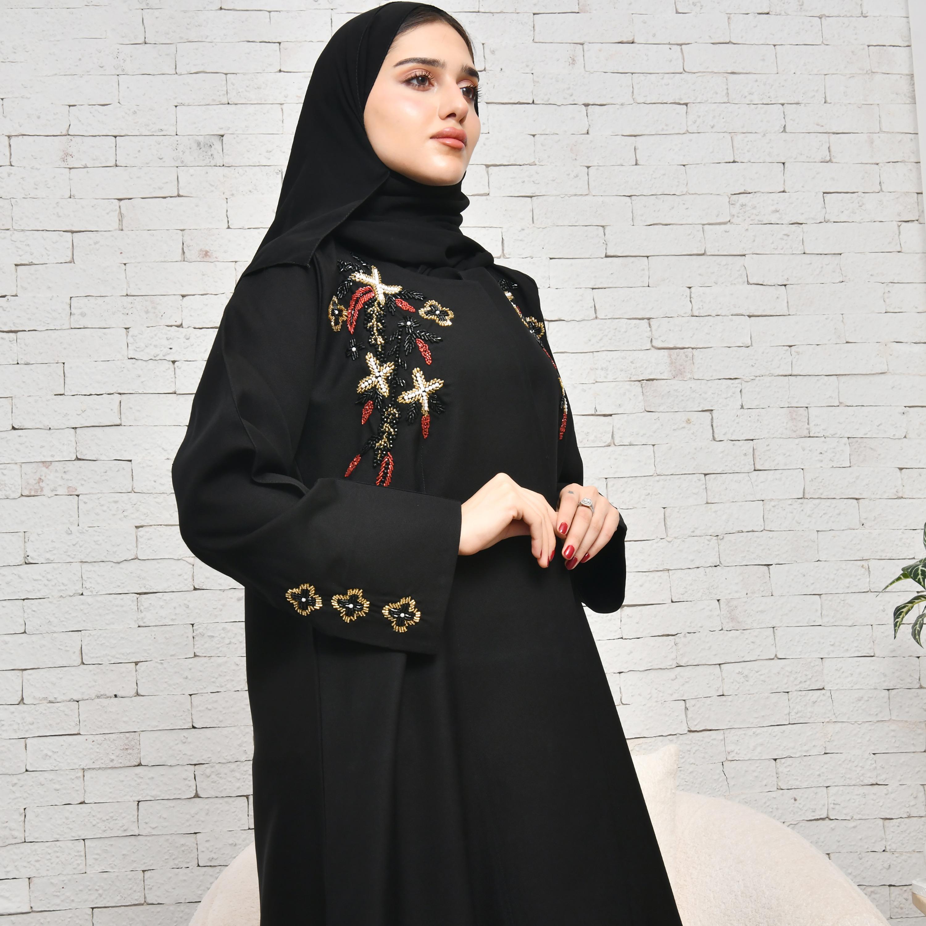  عباية نسائية من الكريب المطرز باللون الأسود مع الحجاب من حوراء-women-arabicclothing-abayas-image-6
