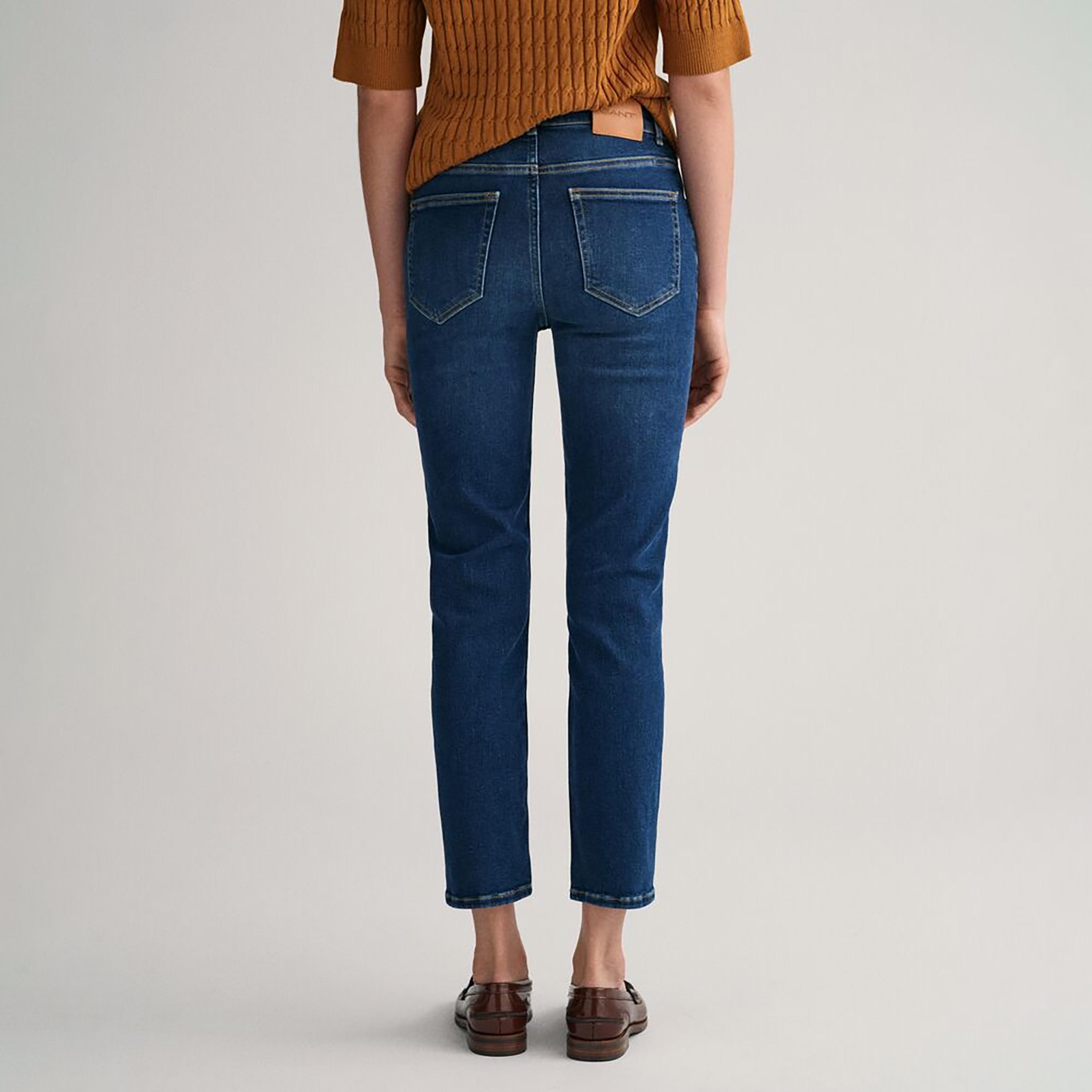 بنطال جينز كروپ نسائي ضيق ومغسول بـ 5 جيوب وخصر متوسط الارتفاع من غانت-women-clothing-bottoms-jeans-image-4