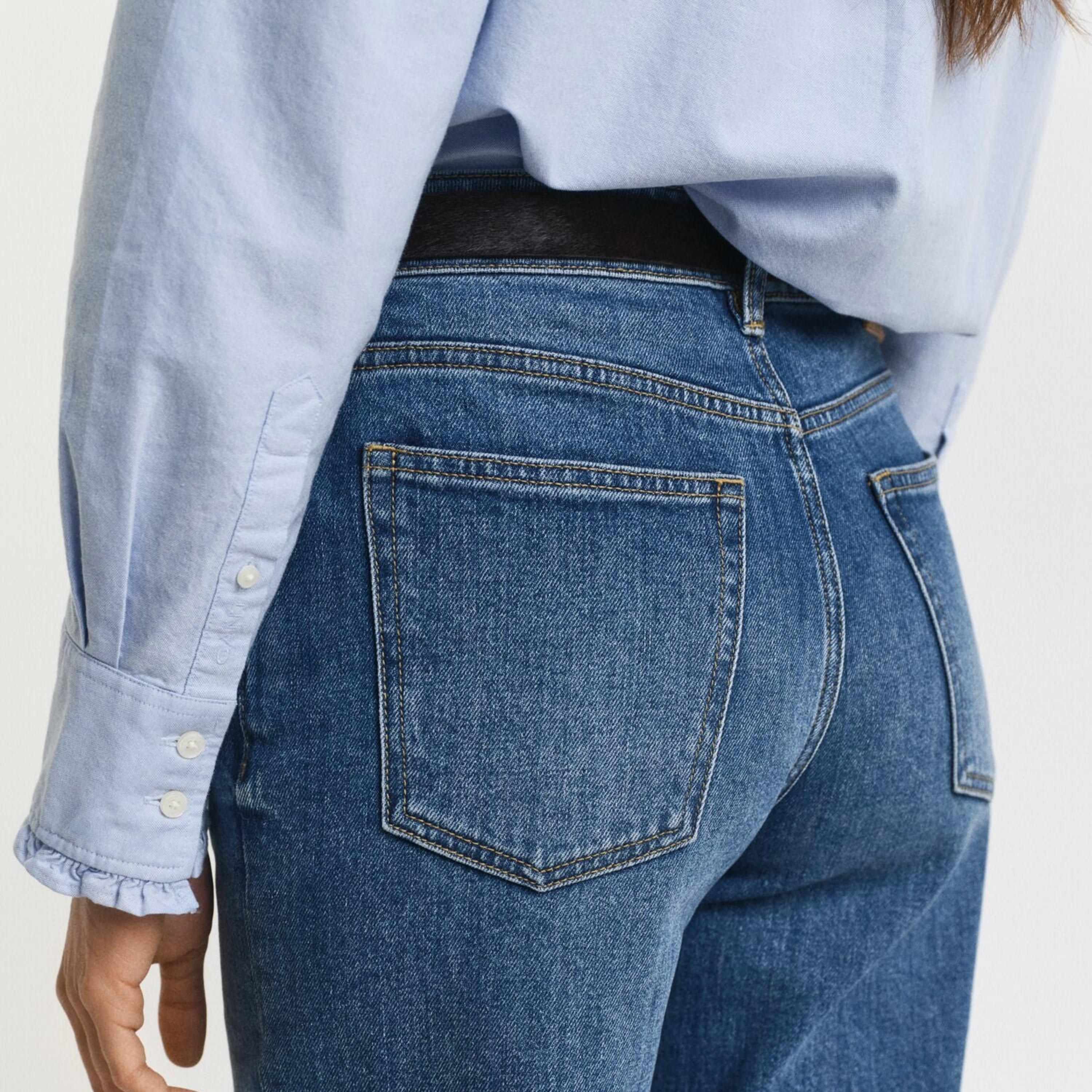 بنطلون جينز نسائي بخصر متوسط وقصة "ريجيولار فيت" بمظهر باهت فاتح من جانت-women-clothing-bottoms-jeans-image-4