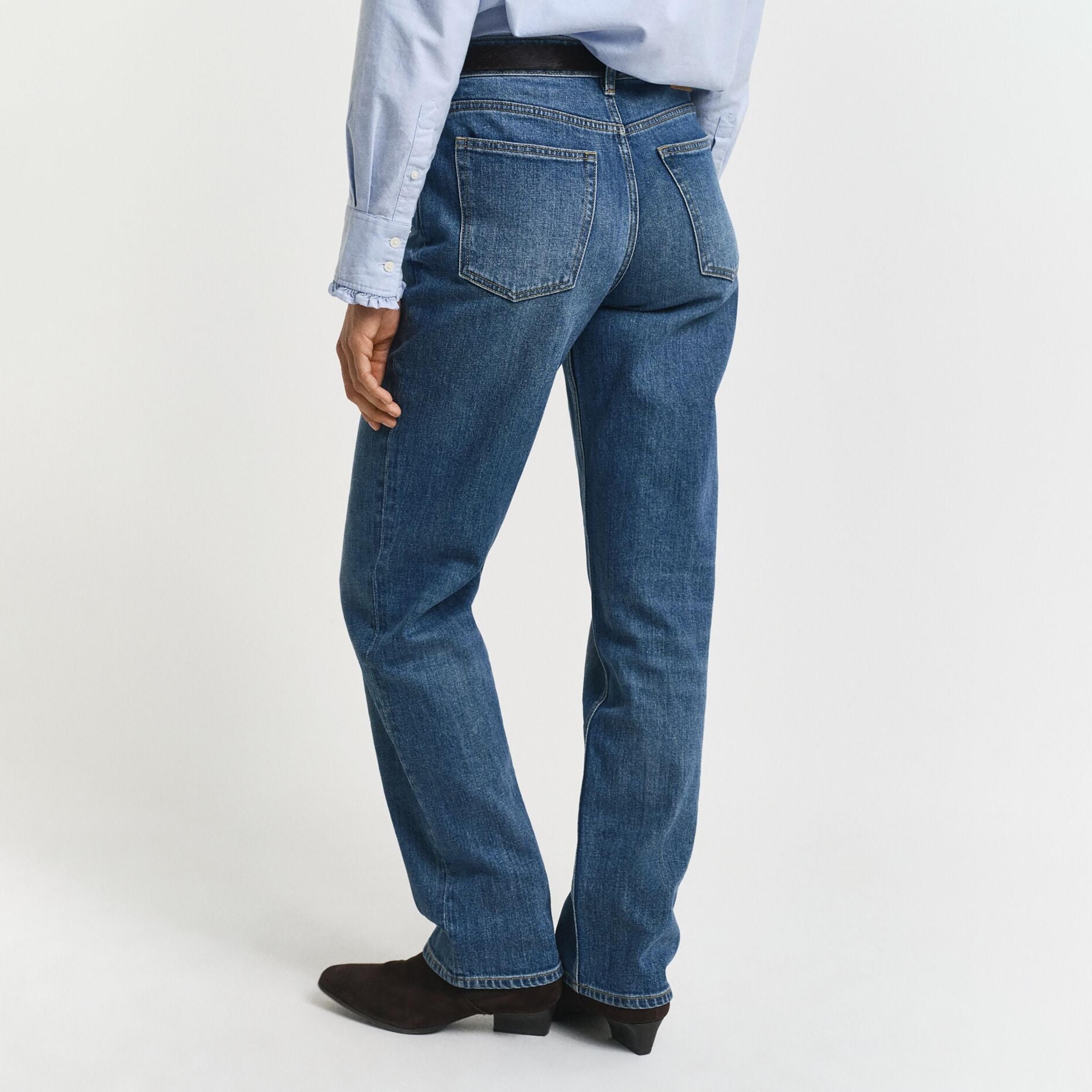 بنطلون جينز نسائي بخصر متوسط وقصة "ريجيولار فيت" بمظهر باهت فاتح من جانت-women-clothing-bottoms-jeans-image-5