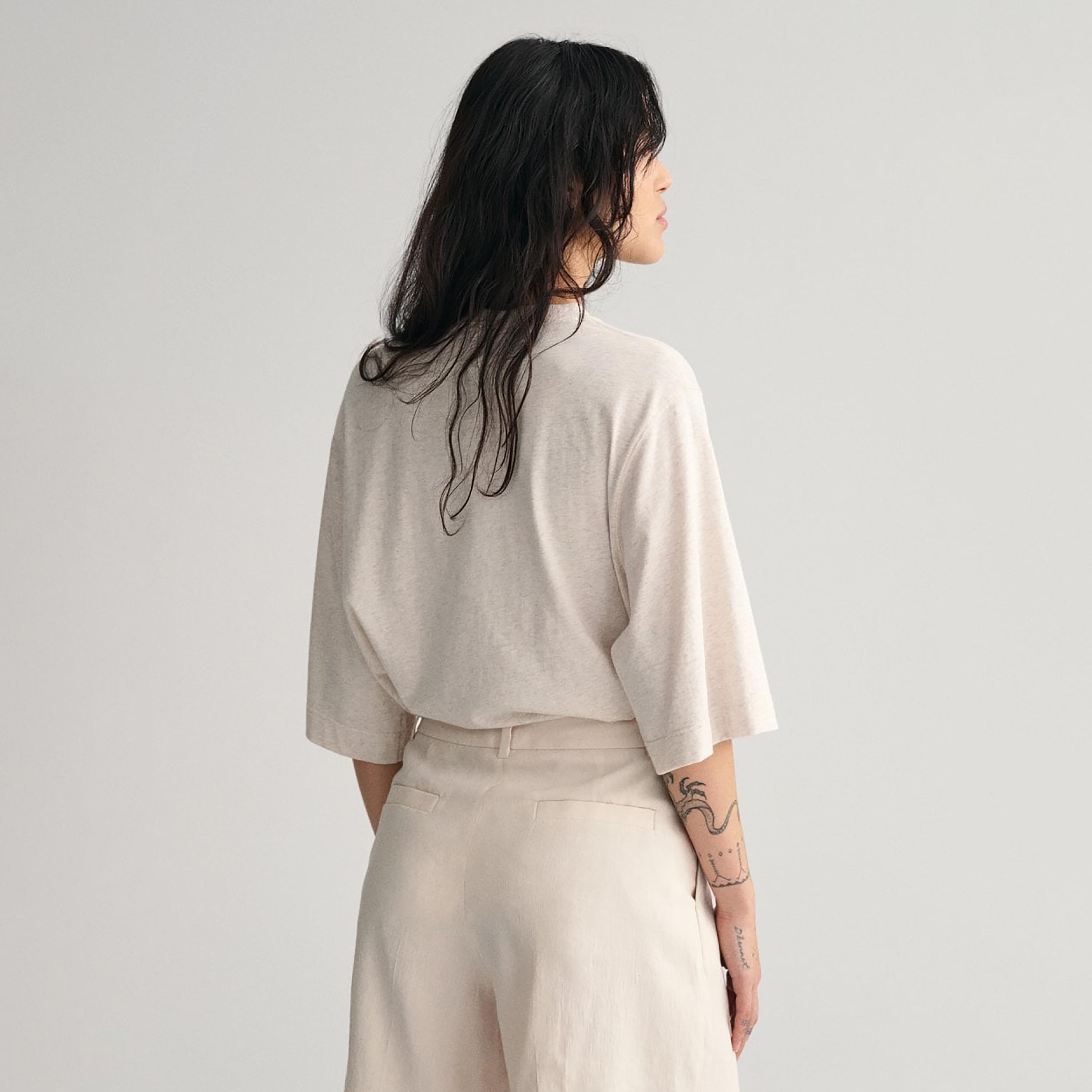 تي-شيرت جانت لوجو بأكمام قصيرة وياقة دائرية-women-clothing-tshirts-image-4