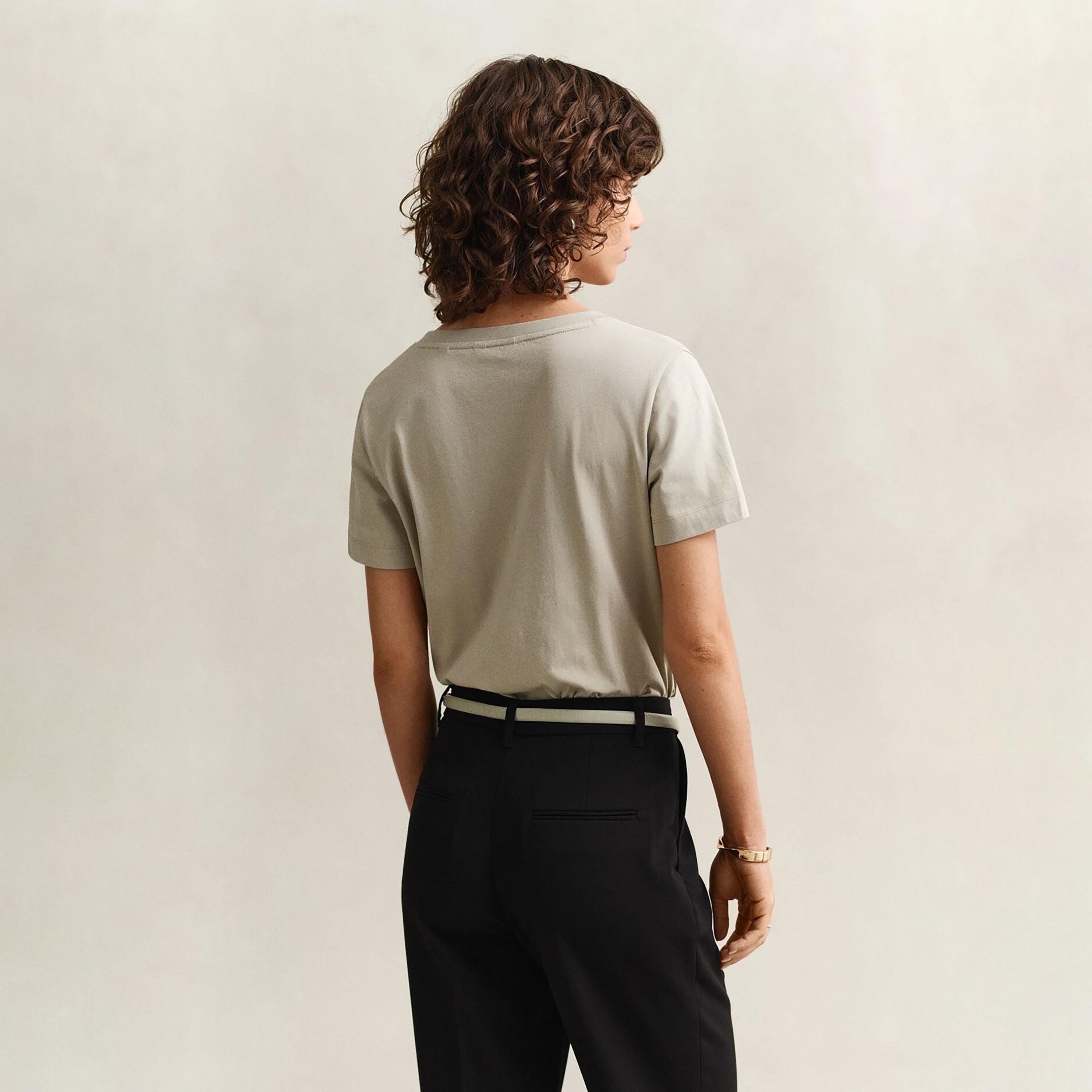 تي شيرت نسائي بأكمام قصيرة ورقبة على شكل حرف V من جانت-women-clothing-tshirts-image-4