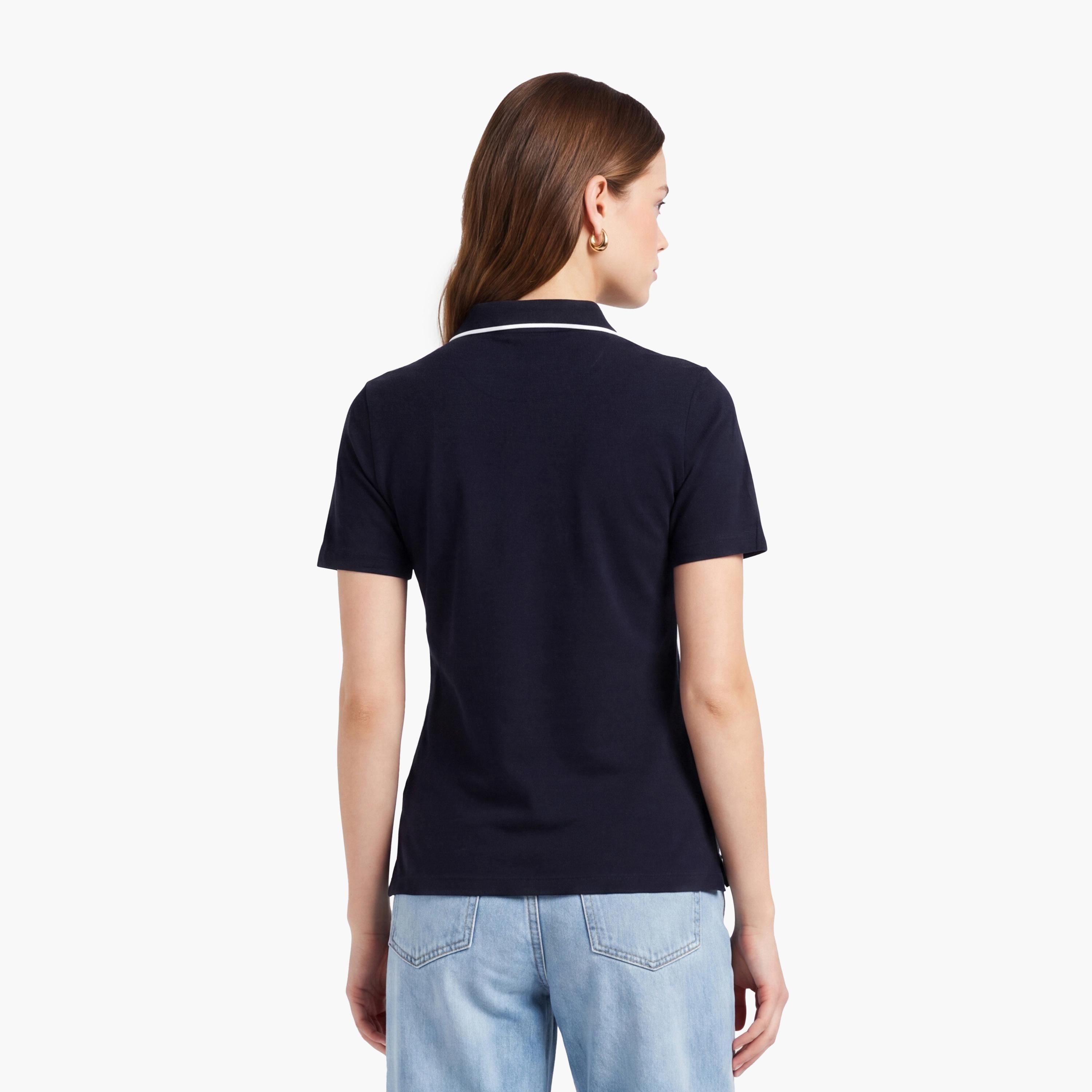 قميص بولو نسائي بأكمام قصيرة وياقة بأطراف ملونة من غانت-women-clothing-tshirts-image-4