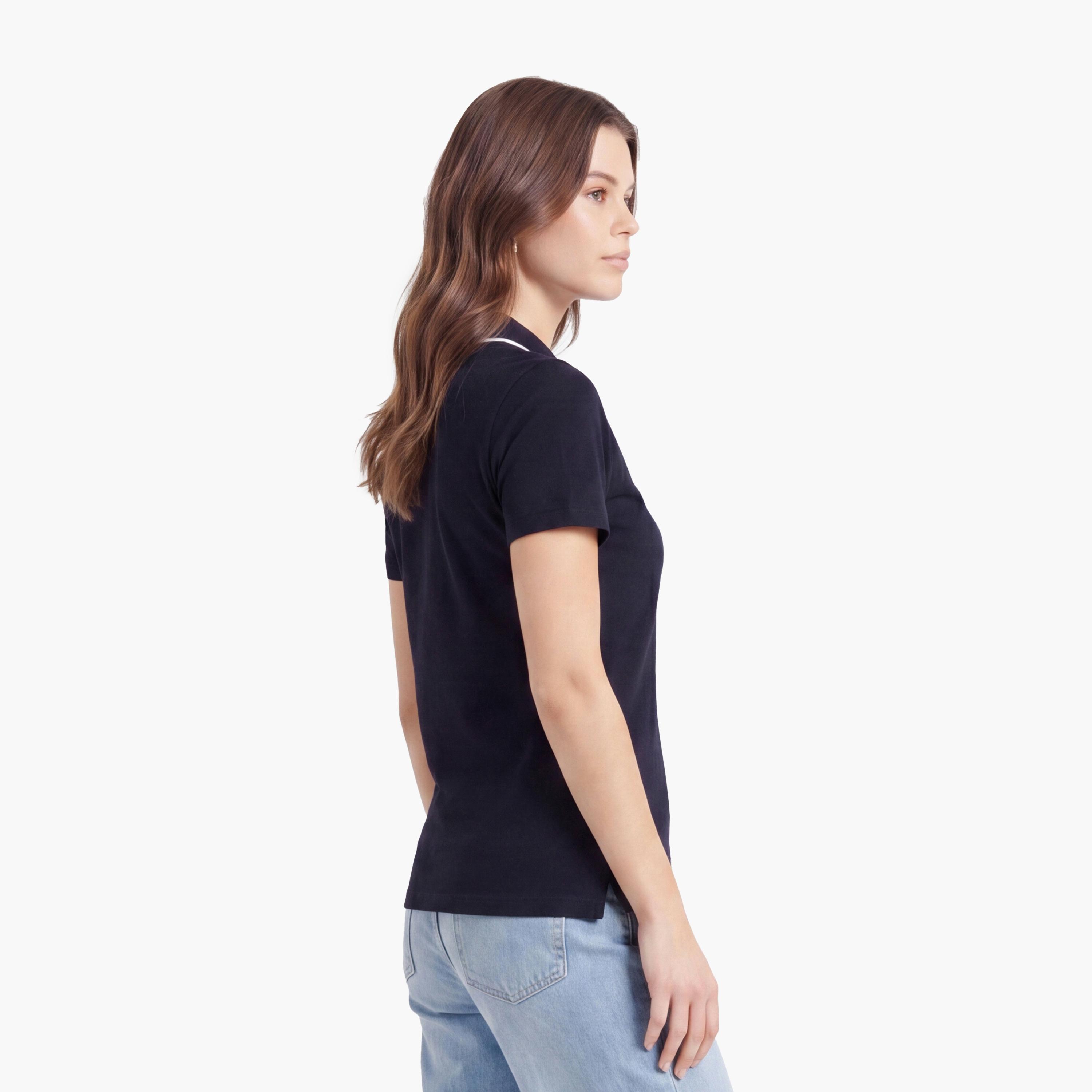 قميص بولو نسائي بأكمام قصيرة وياقة بأطراف ملونة من غانت-women-clothing-tshirts-image-5