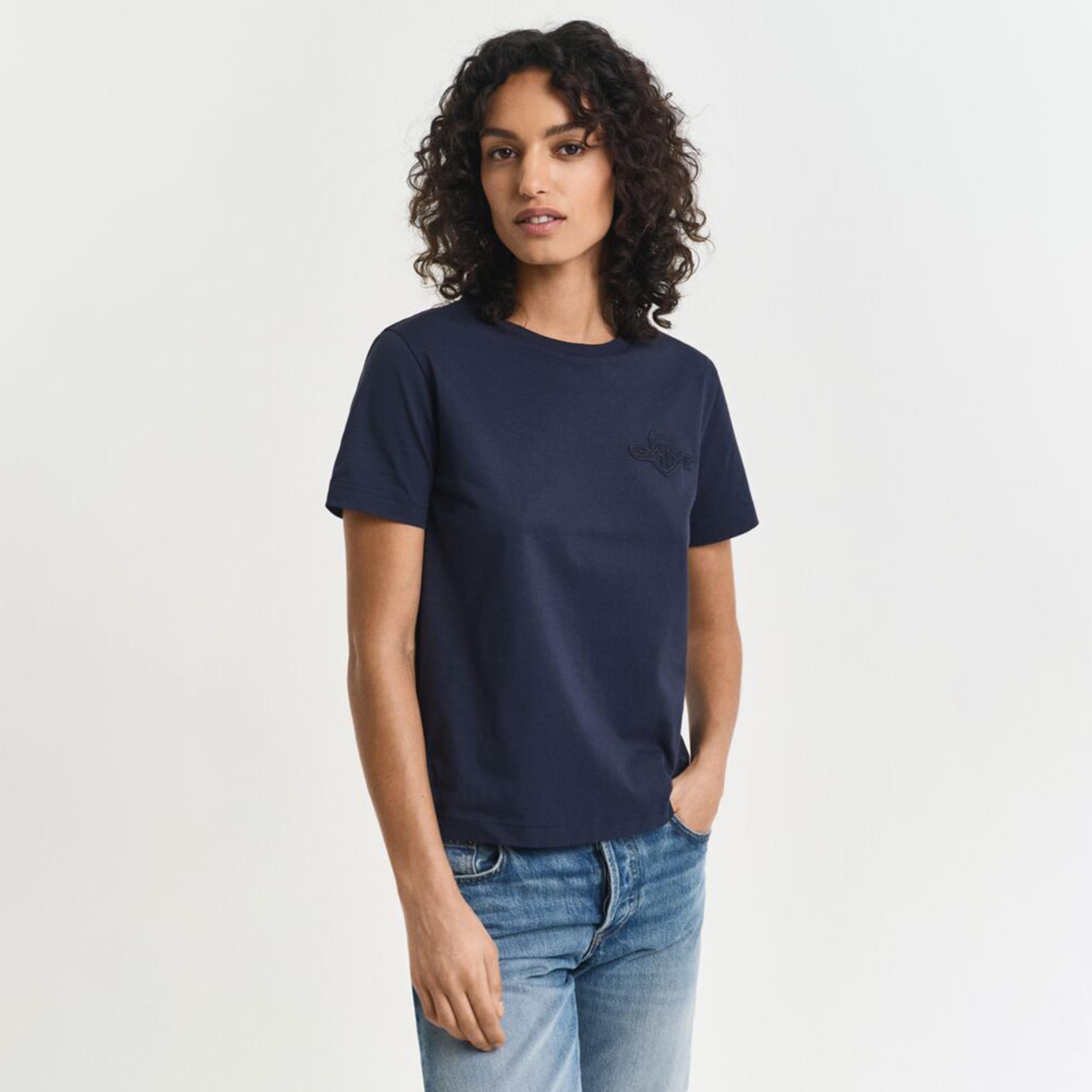 تيشيرت حريمي بياقة دائرية وأكمام قصيرة، بشعار مطرز من جانت-women-clothing-tshirts-image-9