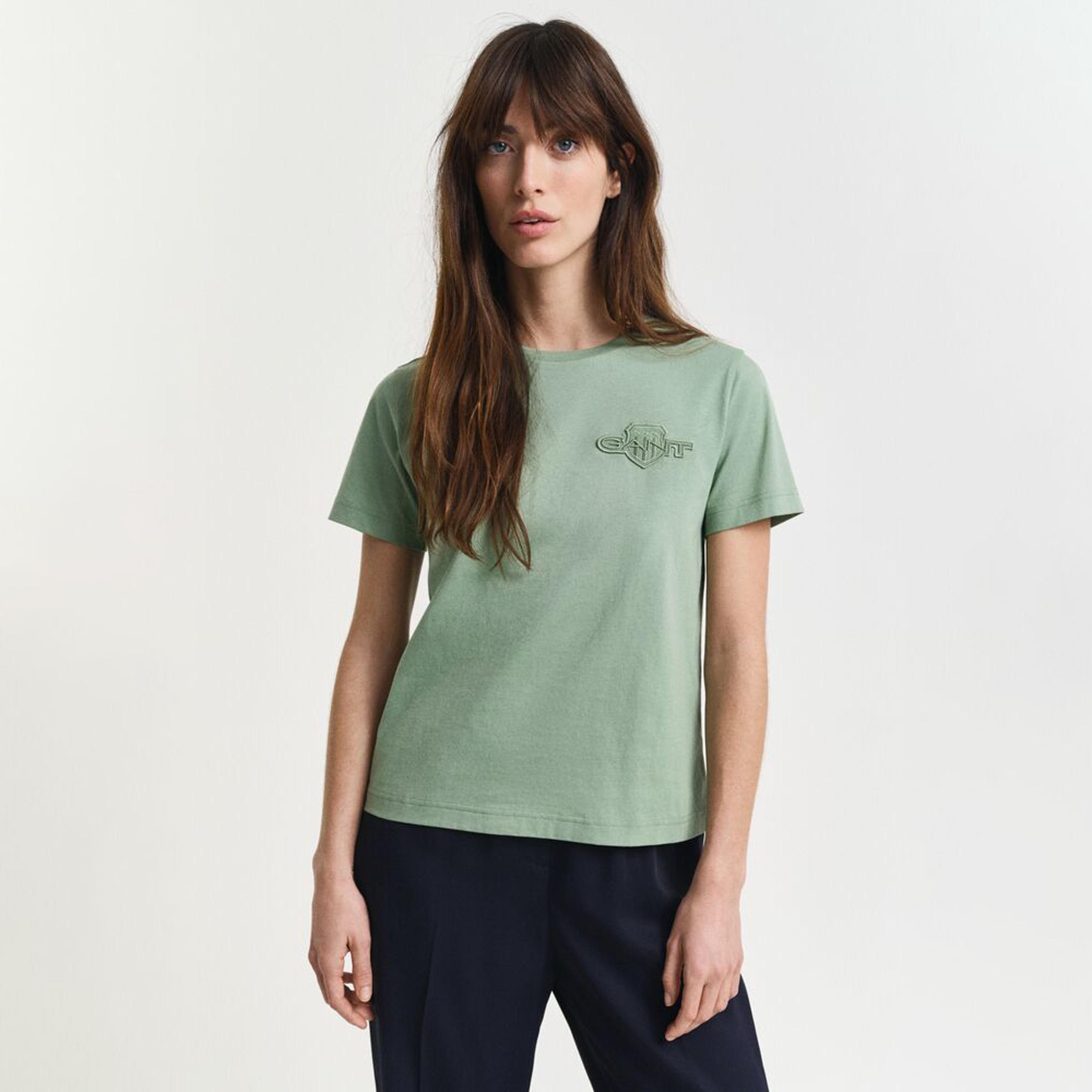 تيشيرت حريمي بياقة دائرية وأكمام قصيرة، بشعار مطرز من جانت-women-clothing-tshirts-image-5