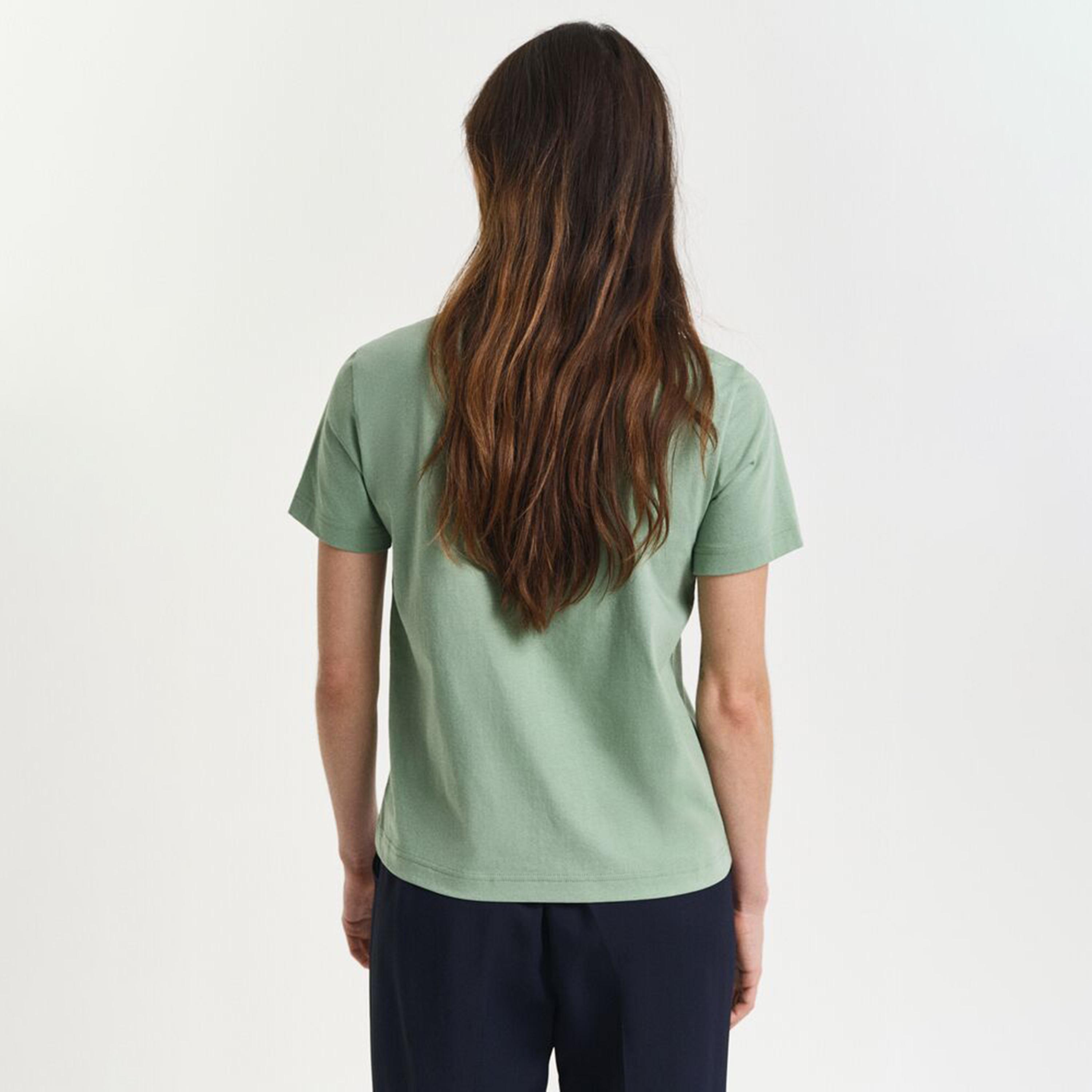 تيشيرت حريمي بياقة دائرية وأكمام قصيرة، بشعار مطرز من جانت-women-clothing-tshirts-image-8
