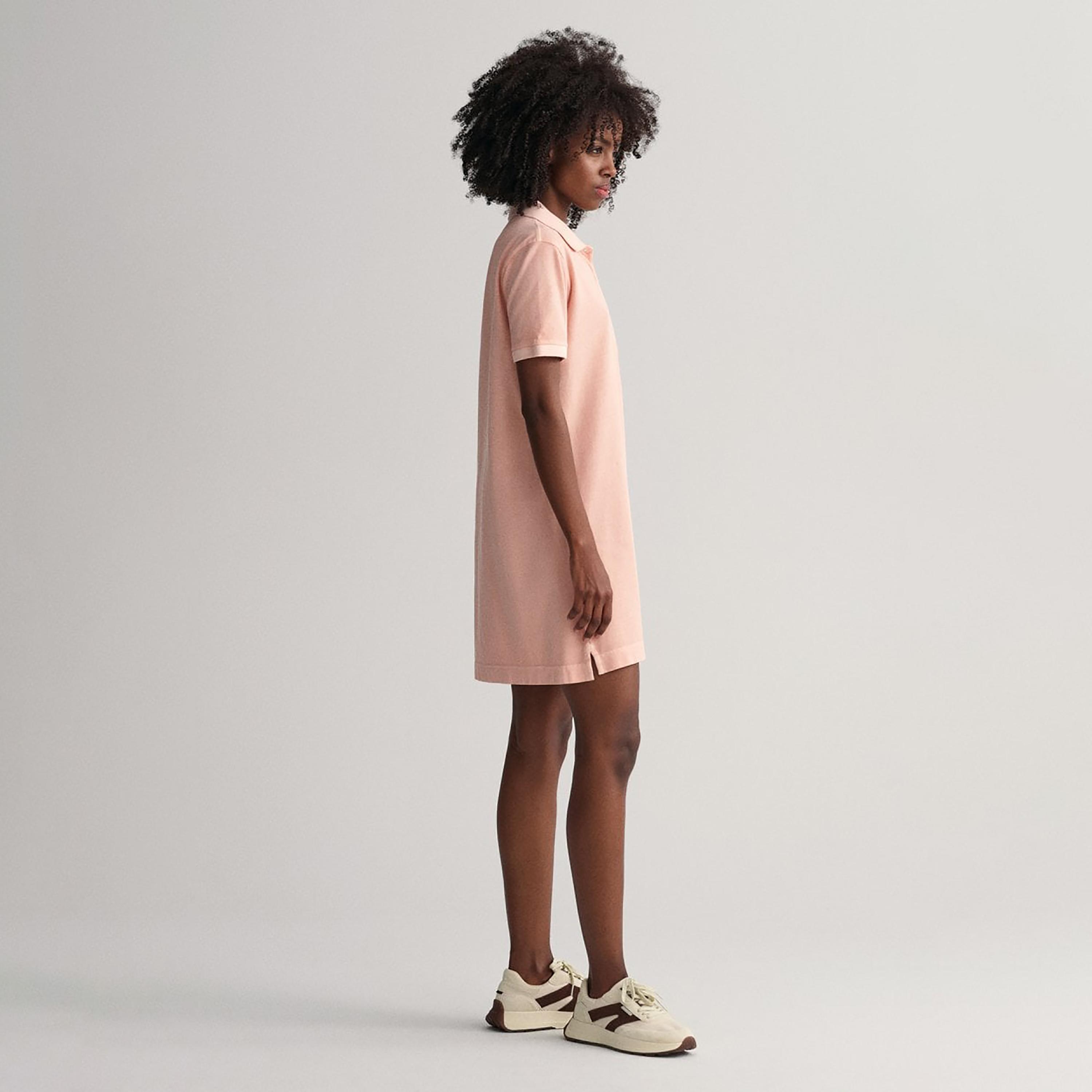 فستان قصير بياقة تي-شيرت وشعار جانت-women-clothing-dresses-image-3