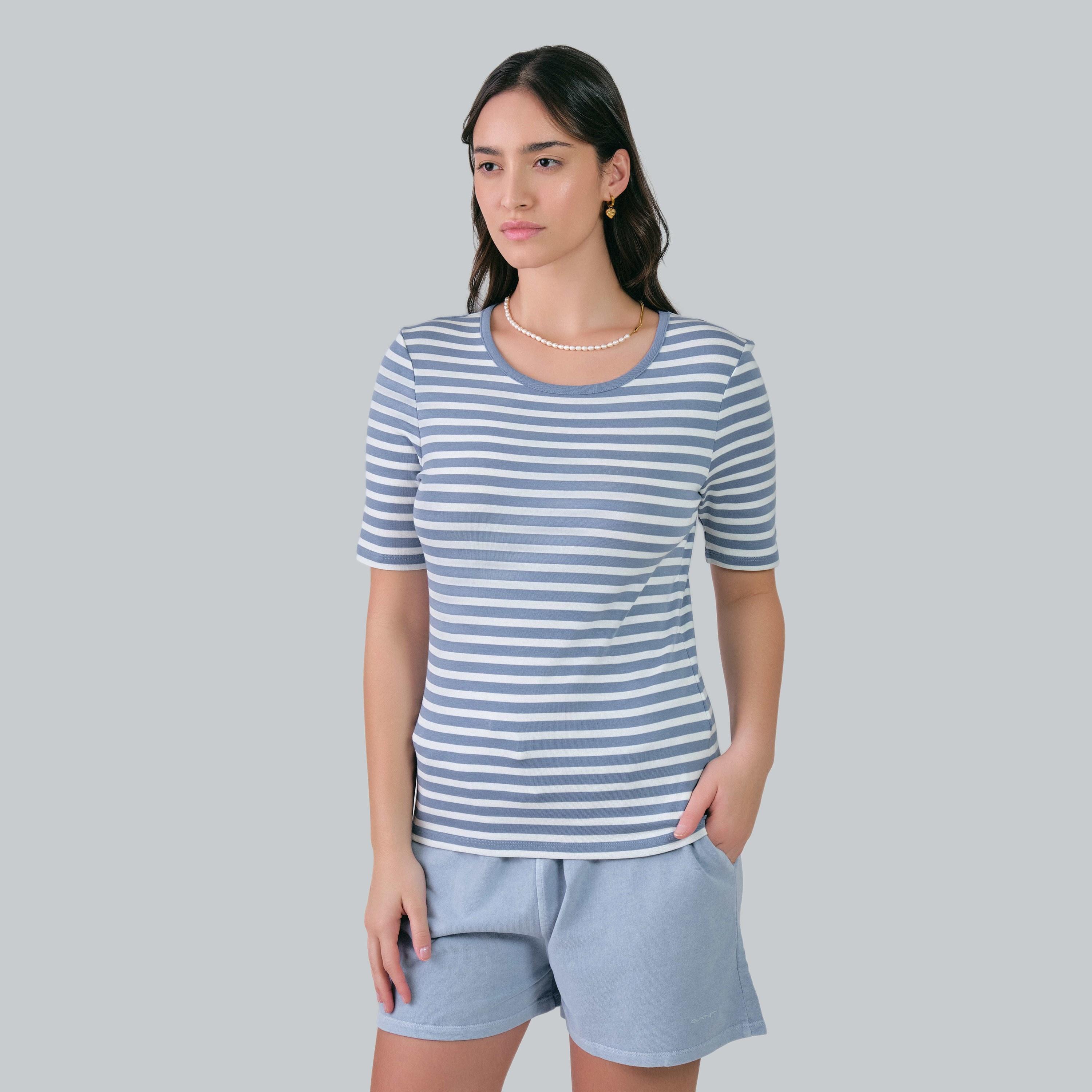 تي شيرت نسائي مخطط بياقة دائرية وأكمام قصيرة من غانت-women-clothing-tshirts-image-3