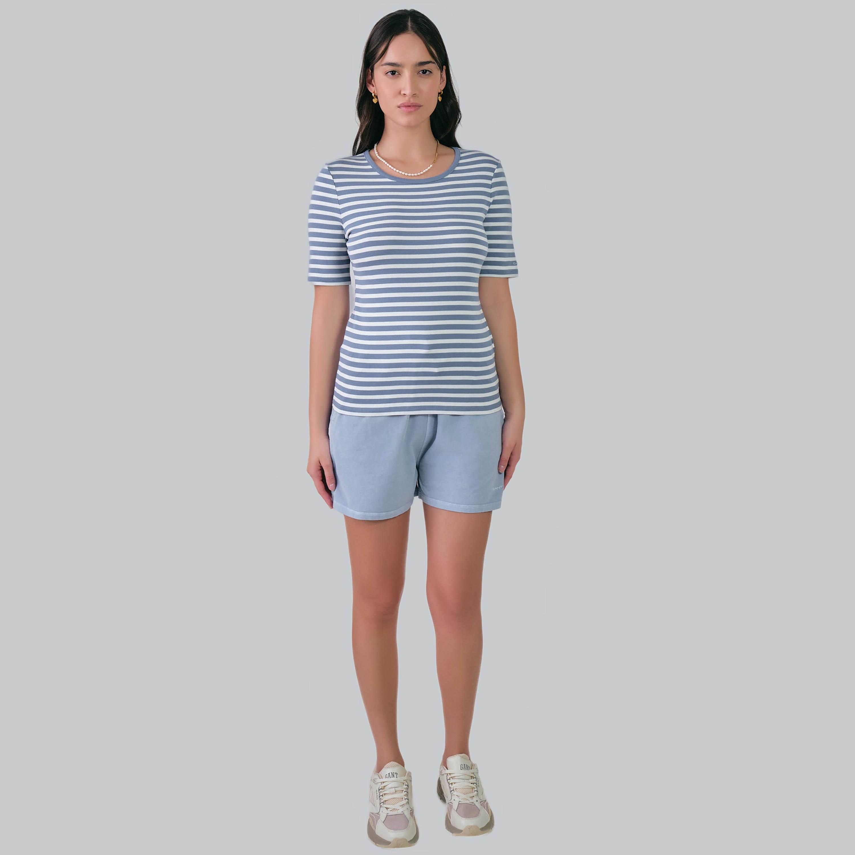 تي شيرت نسائي مخطط بياقة دائرية وأكمام قصيرة من غانت-women-clothing-tshirts-image-4