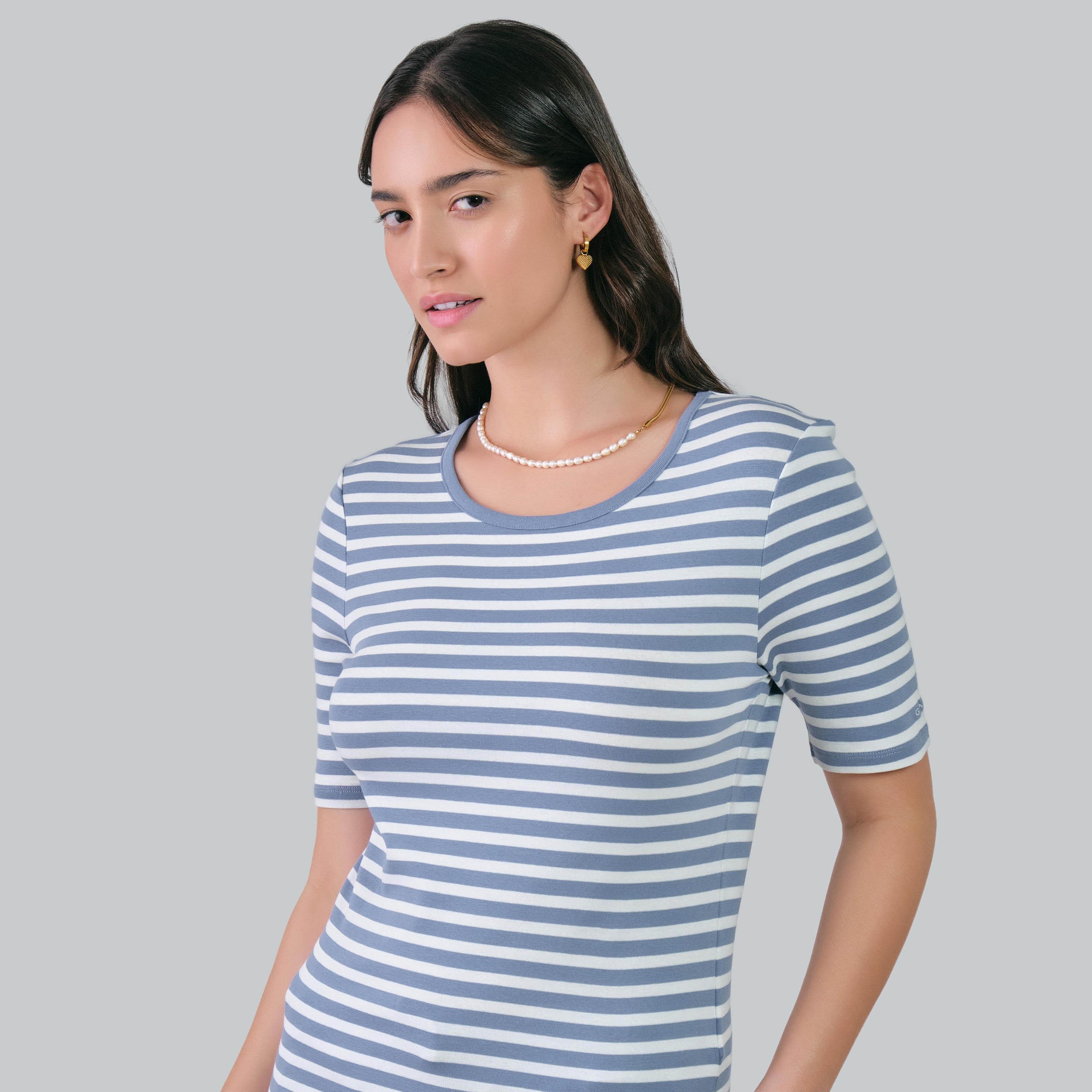تي شيرت نسائي مخطط بياقة دائرية وأكمام قصيرة من غانت-women-clothing-tshirts-image-5