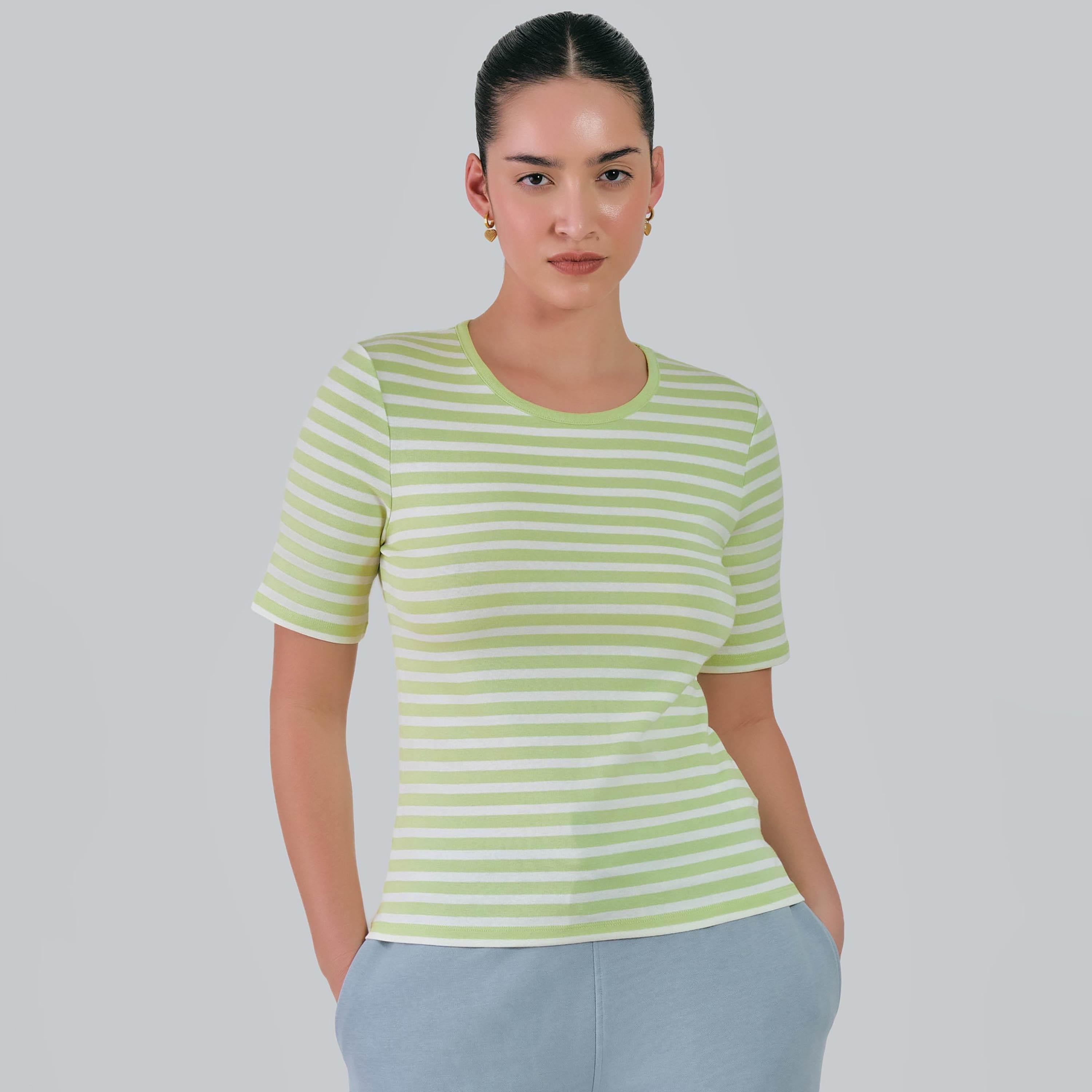 تي شيرت نسائي مخطط بياقة دائرية وأكمام قصيرة من غانت-women-clothing-tshirts-image-15