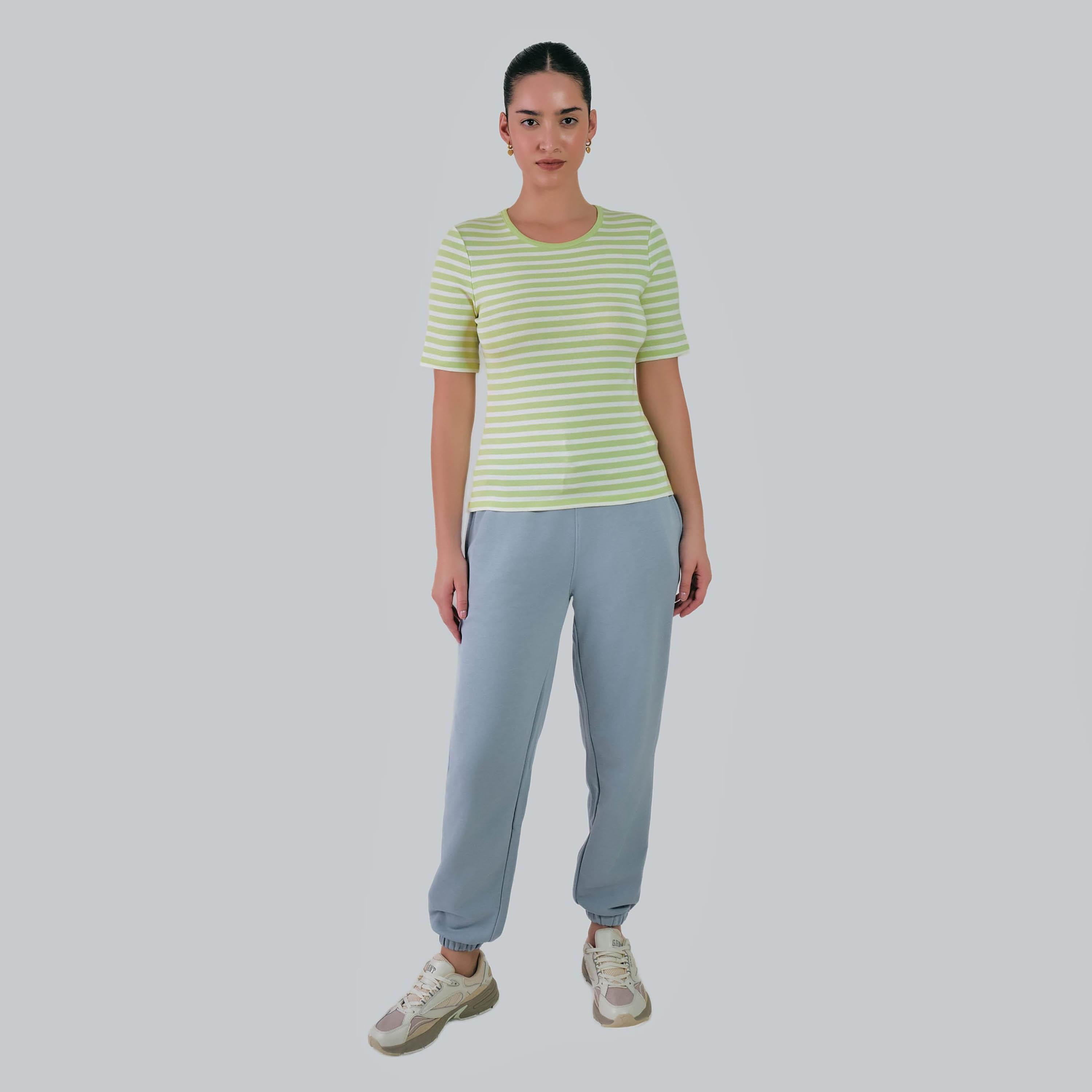 تي شيرت نسائي مخطط بياقة دائرية وأكمام قصيرة من غانت-women-clothing-tshirts-image-16