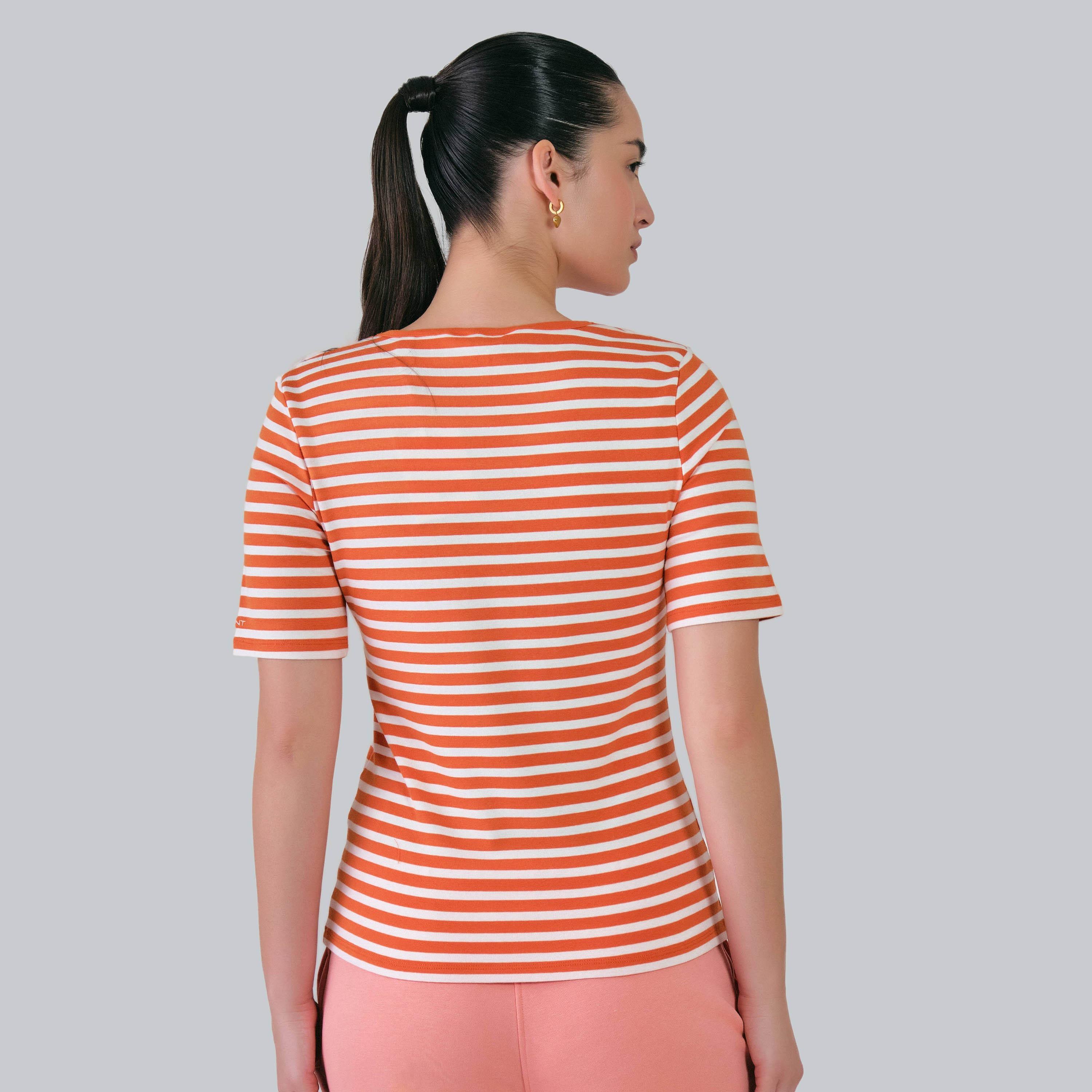 تي شيرت نسائي مخطط بياقة دائرية وأكمام قصيرة من غانت-women-clothing-tshirts-image-10