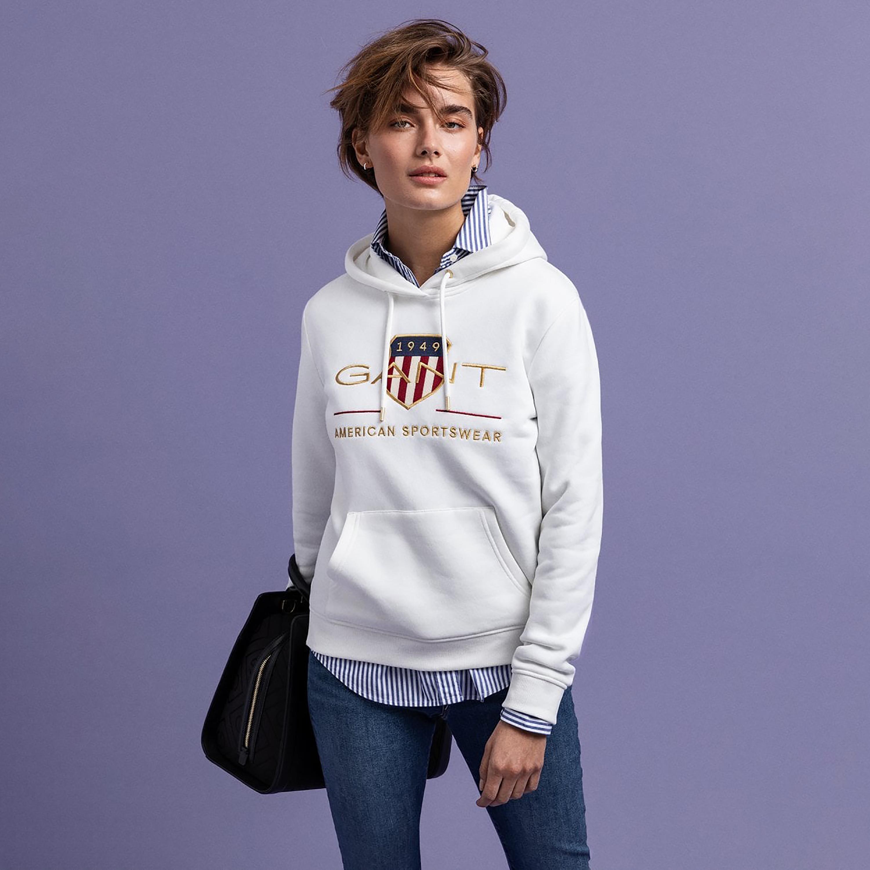 هودي بأكمام طويلة وشعار مطرز من جانت مع جيب الكنغر-women-clothing-hoodiesandsweatshirts-hoodies-image-1