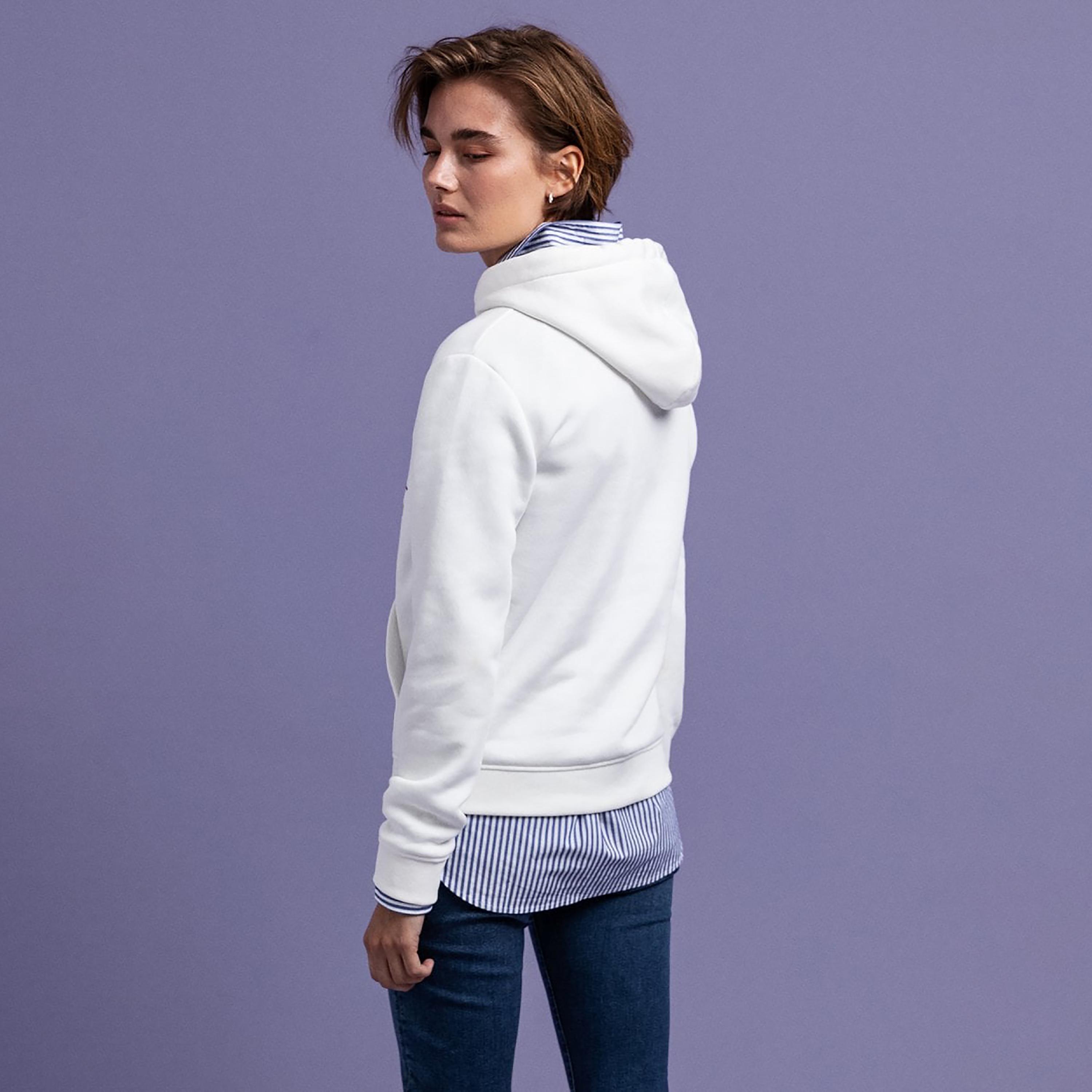هودي بأكمام طويلة وشعار مطرز من جانت مع جيب الكنغر-women-clothing-hoodiesandsweatshirts-hoodies-image-3