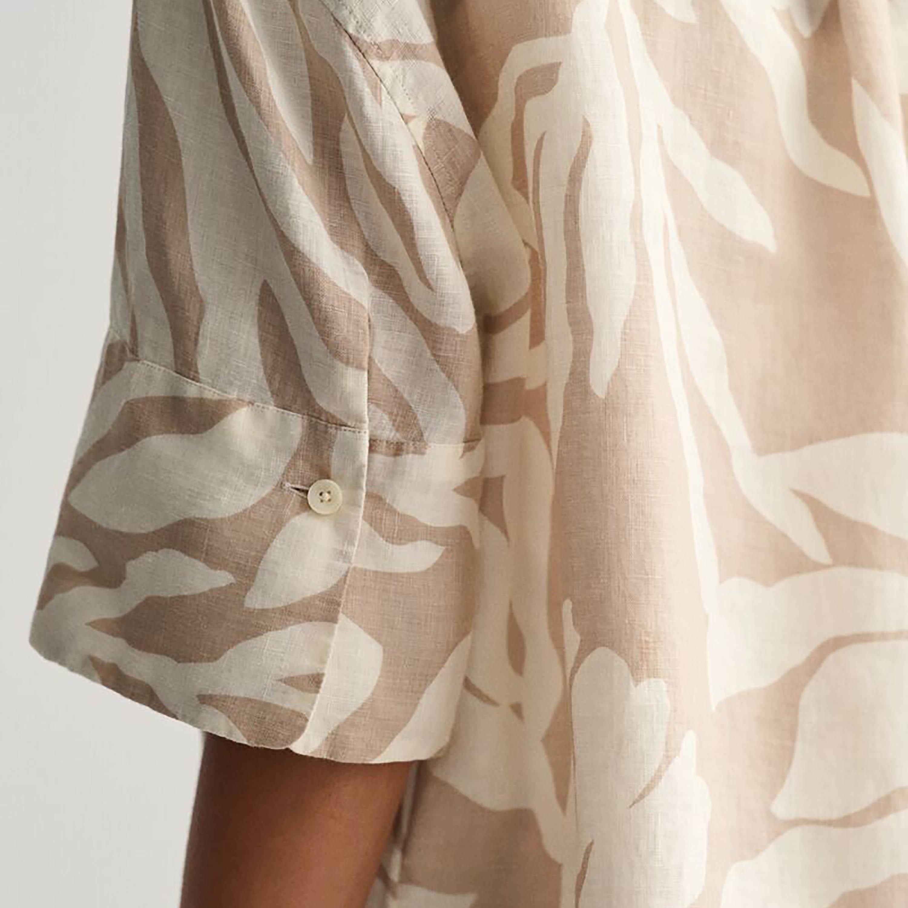 قميص نسائي من Gant ذو قصة مريحة ومطبوع بياقة طية صدر السترة وأكمام ثلاثة أرباع-women-clothing-shirtsandblouses-shirts-image-4