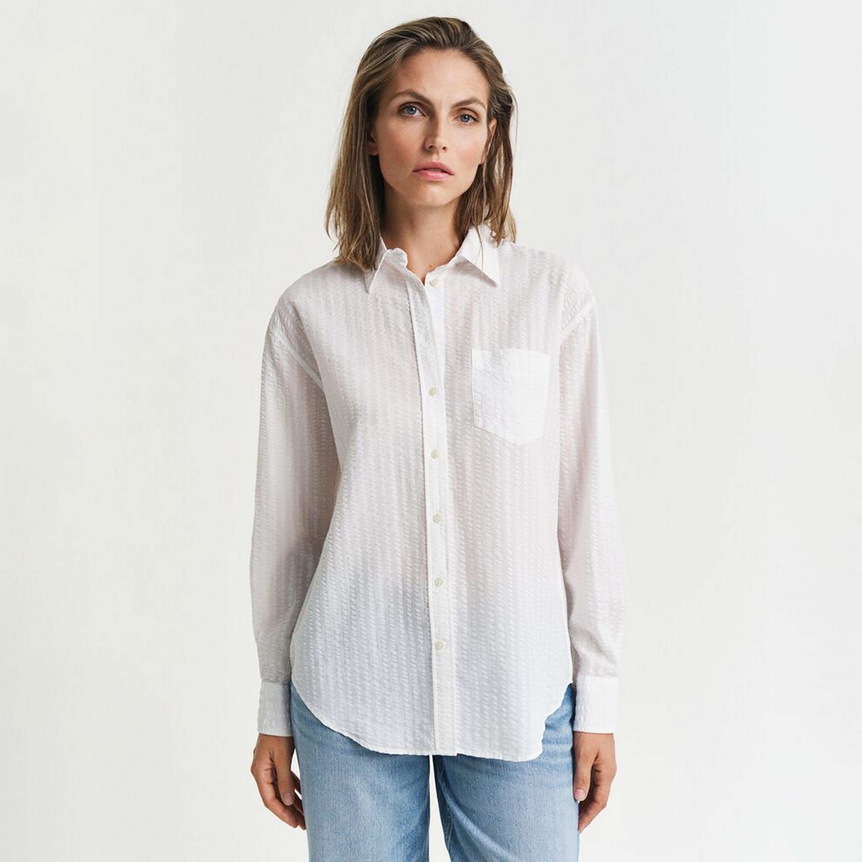 قميص نسائي بقصة مريحة من قماش السيرساكر المخطط بياقة كلاسيكية وأكمام طويلة من غانت-women-clothing-shirtsandblouses-shirts-image-1