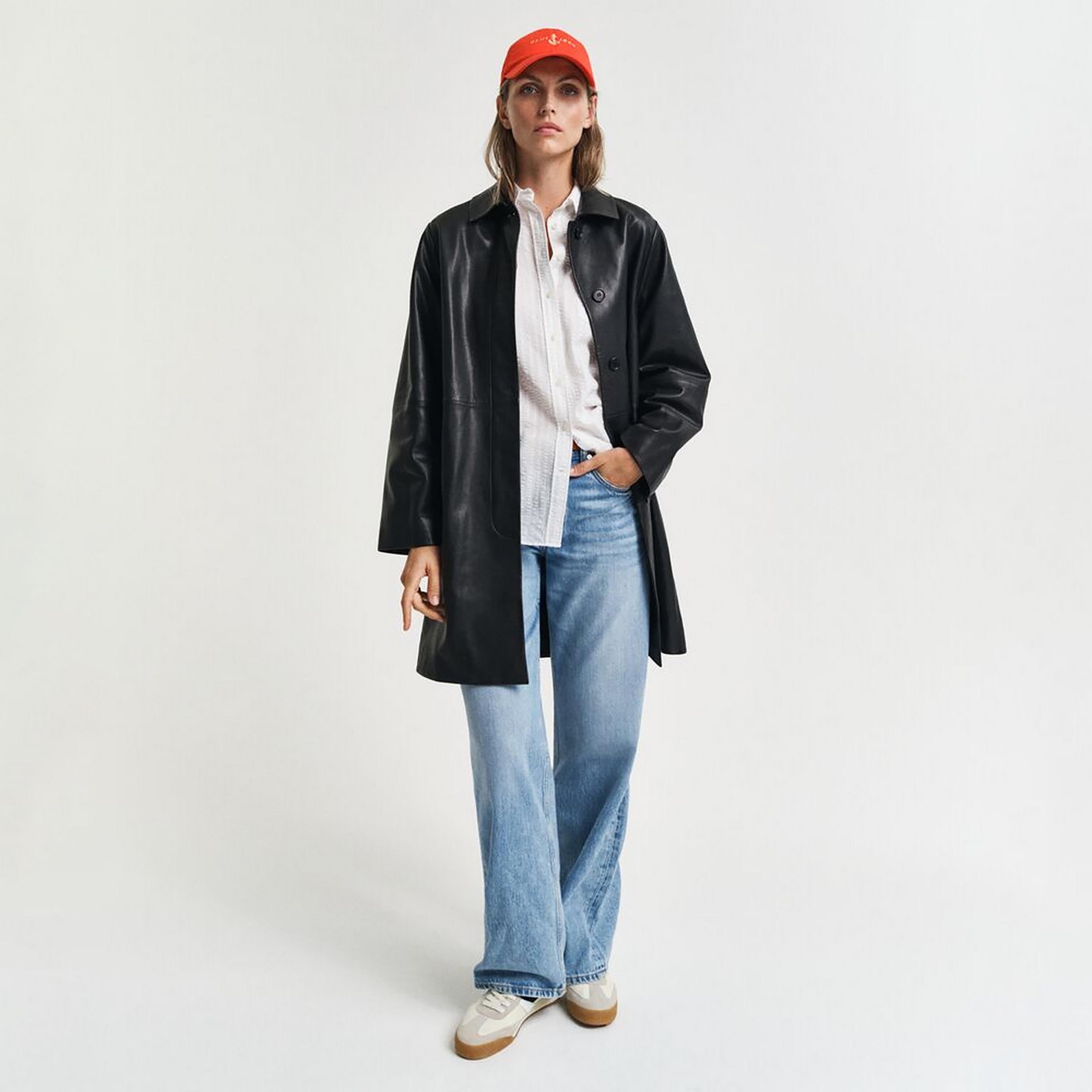 قميص نسائي بقصة مريحة من قماش السيرساكر المخطط بياقة كلاسيكية وأكمام طويلة من غانت-women-clothing-shirtsandblouses-shirts-image-3