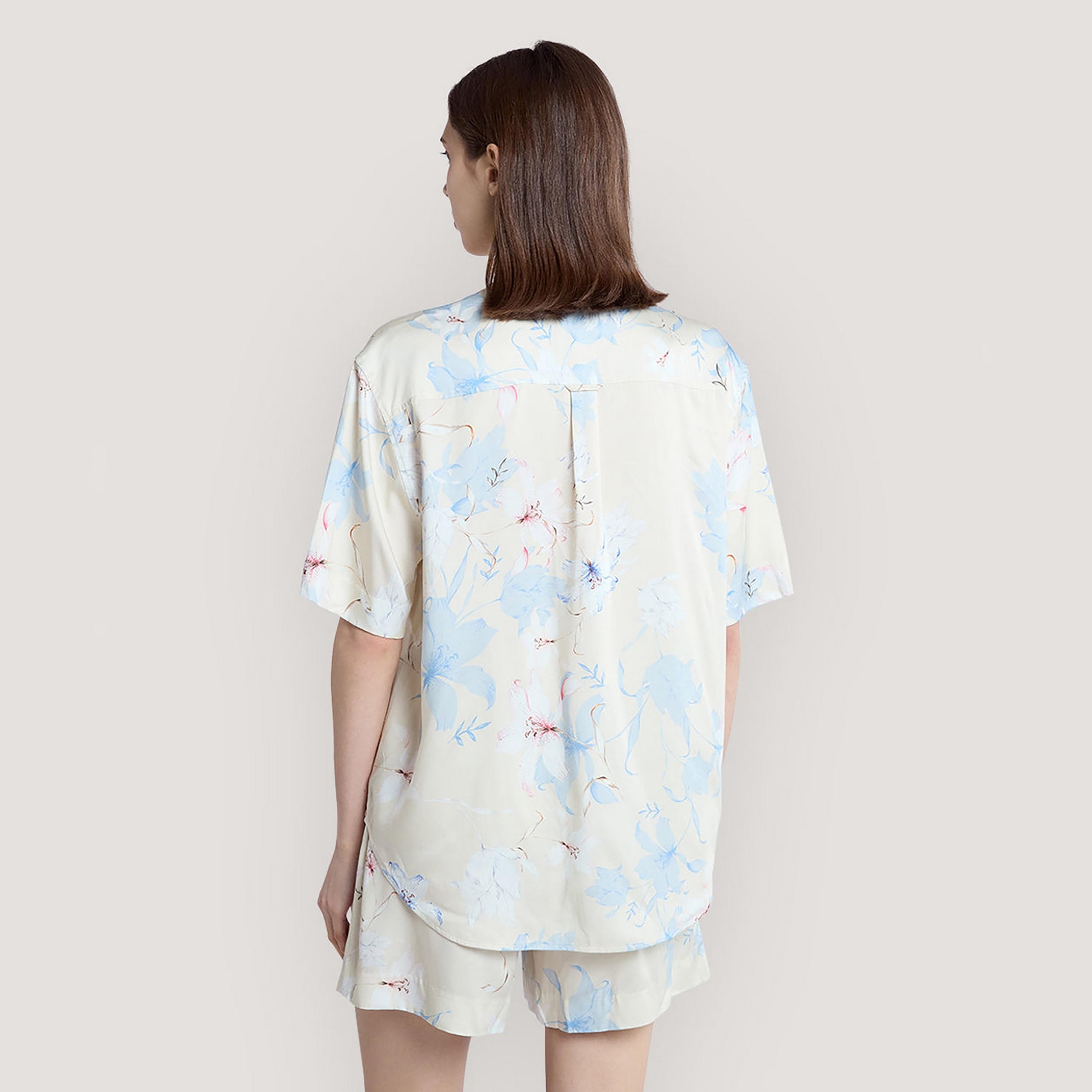قميص نسائي بقصة مريحة بطبعة زهور وياقة مدببة وأكمام قصيرة من غانت-women-clothing-shirtsandblouses-shirts-image-4