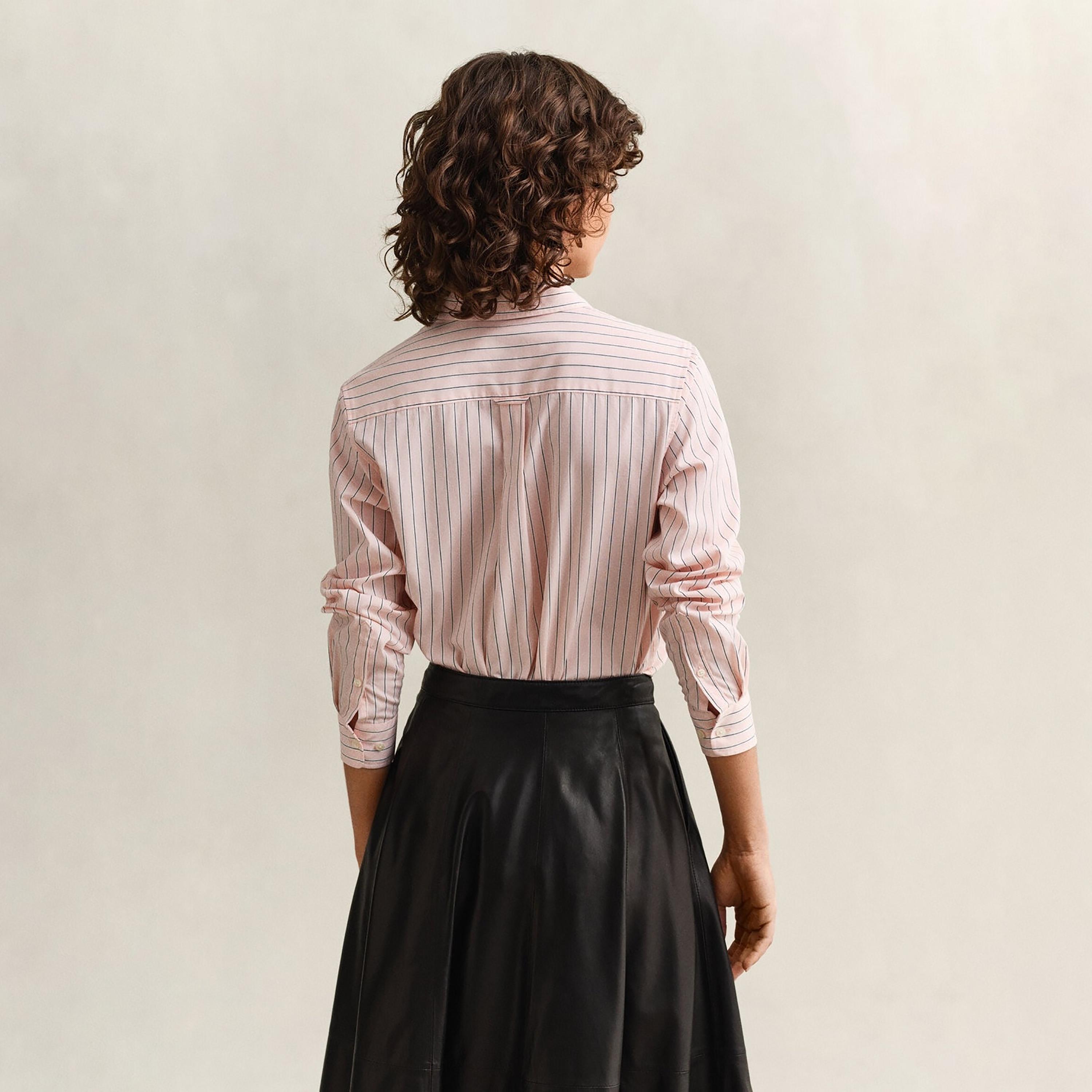 قميص نسائي بقصة مريحة ومخطط بياقة مدببة وأكمام طويلة من غانت-women-clothing-shirtsandblouses-shirts-image-4