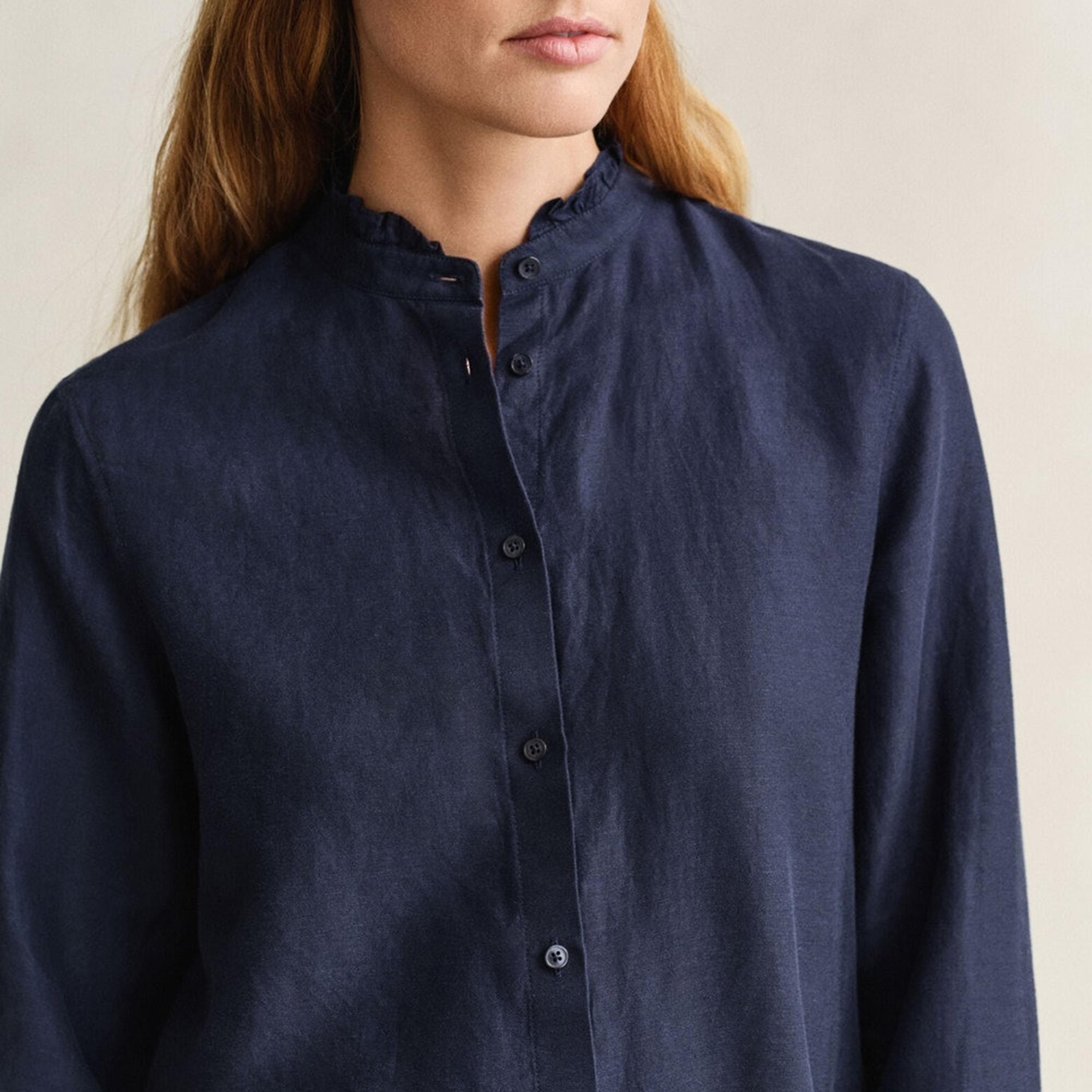 بلوزة كتان نسائية بقصة عادية وسادة بياقة مكشكشة وأكمام طويلة من غانت-women-clothing-shirtsandblouses-blouses-image-3