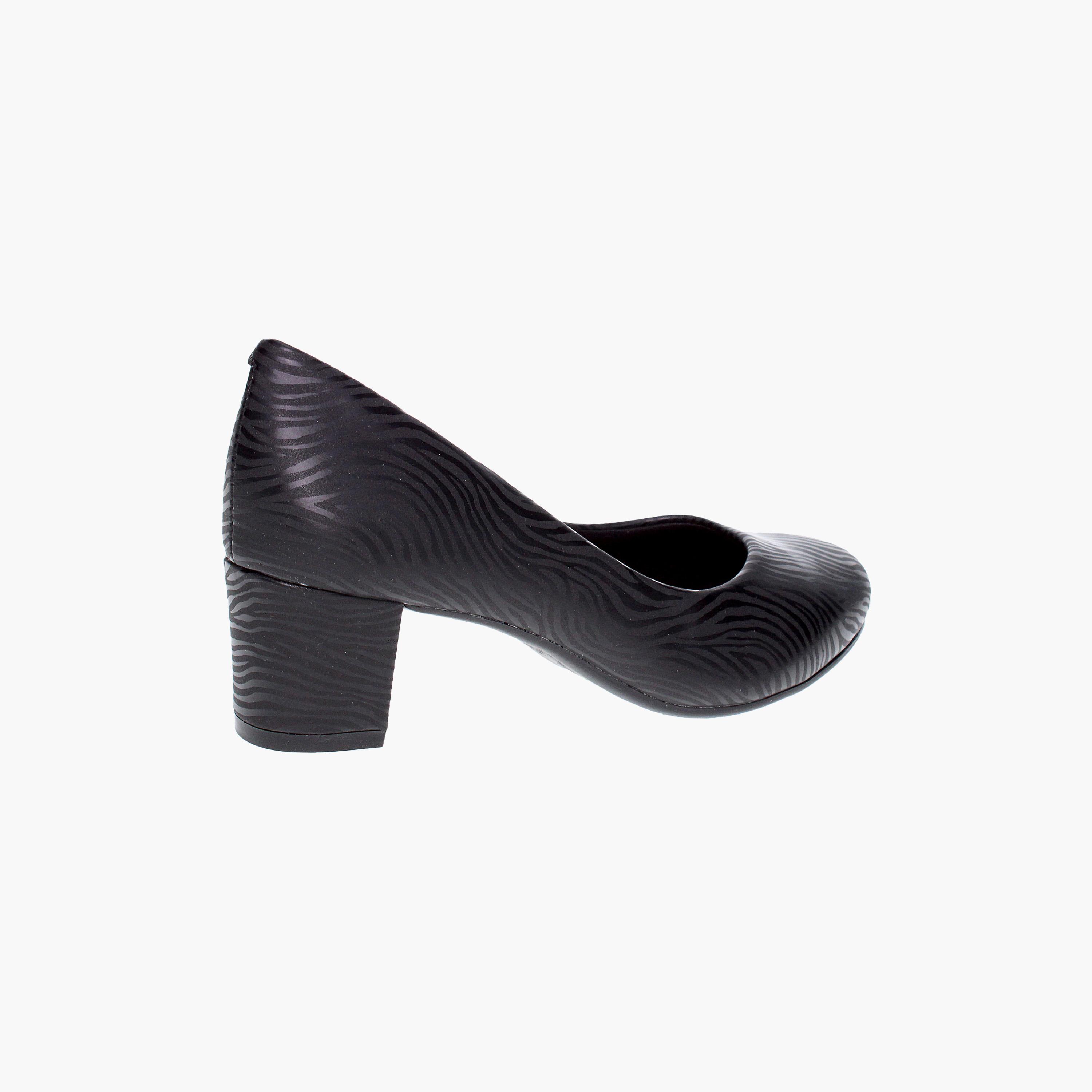 حذاء بمبز نسائي بكعب بلوك مع تصميم الحمار الوحشي من بيرا ريو | 4777-409-26332-women-shoes-heels-image-2