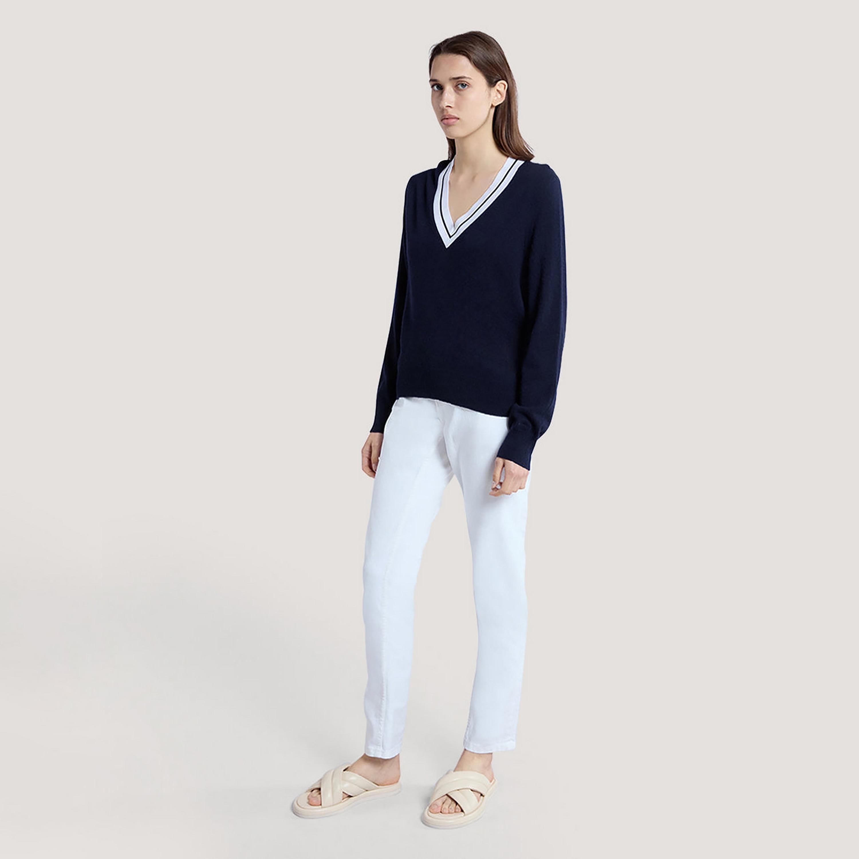Gant Contrast V-Neck Long Sleeves Women's Sweater-women-winterwear-cardigansandjumpers-jumpers-image-2