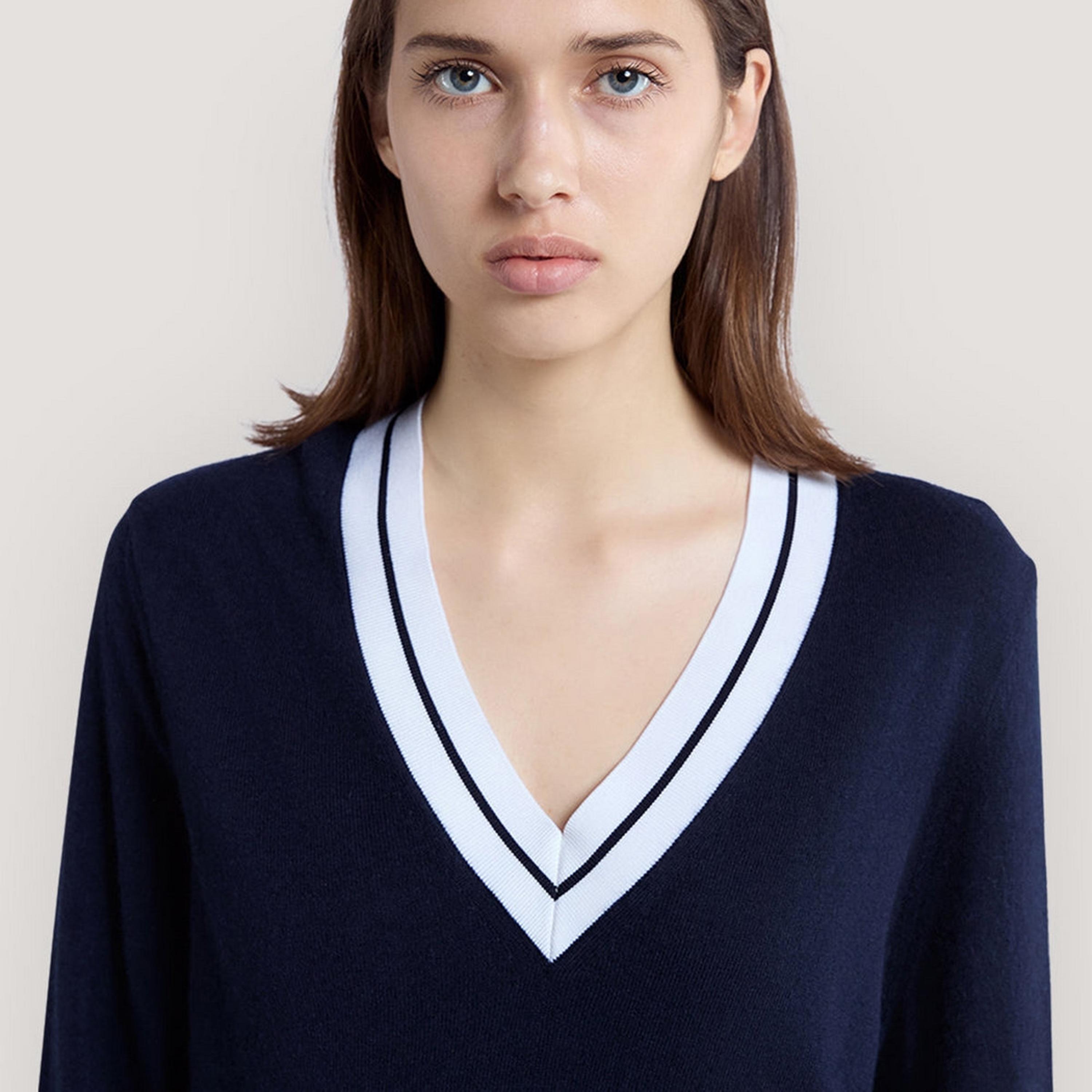 Gant Contrast V-Neck Long Sleeves Women's Sweater-women-winterwear-cardigansandjumpers-jumpers-image-3