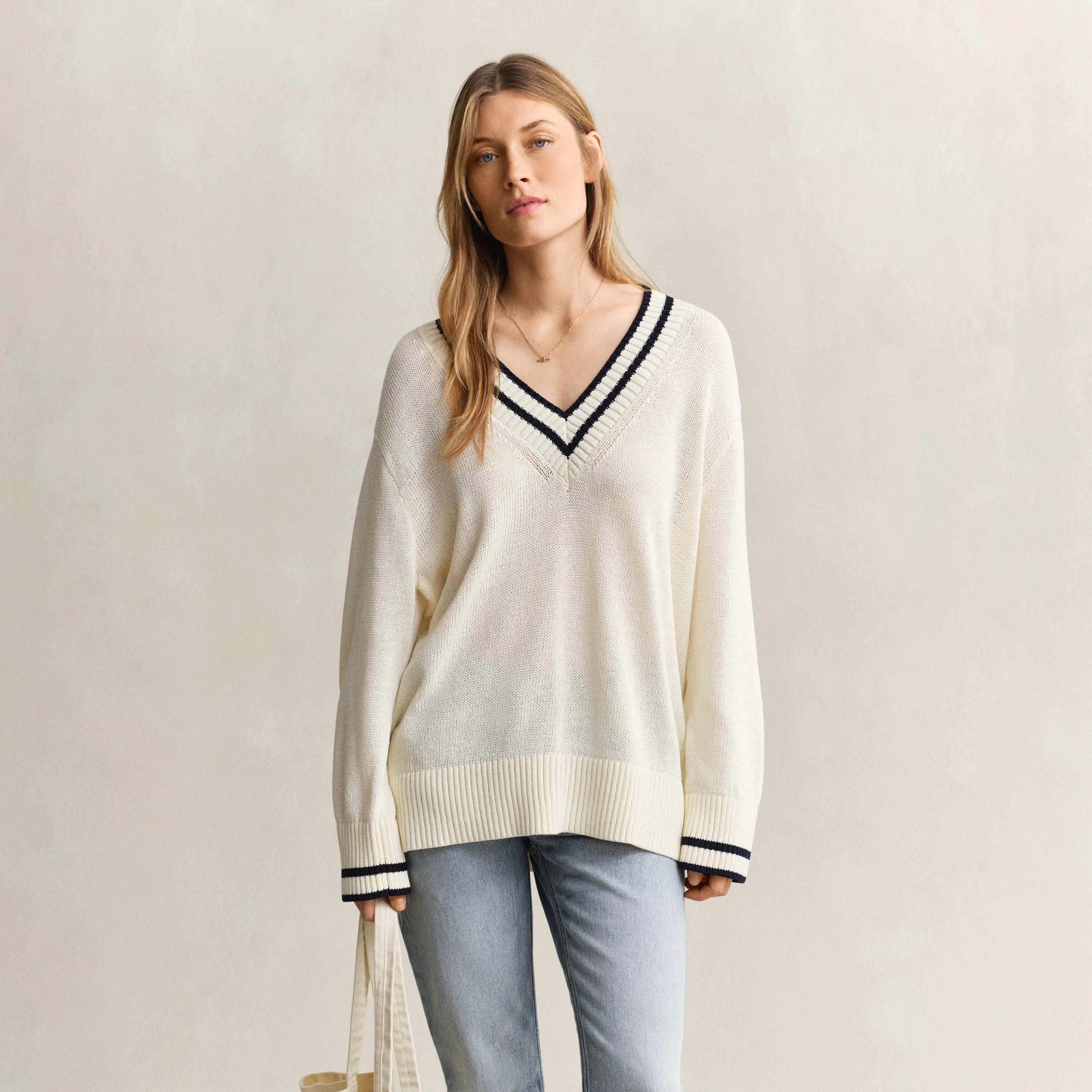 بلوفر نسائي بسيط بياقة سبعة (V) وأكمام طويلة من غانت-women-winterwear-cardigansandjumpers-jumpers-image-1
